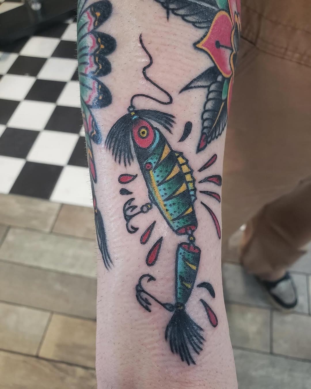 Little fishing lure I got to do on a good friend of mine for his pops thanks for the trust !!!! #fish #fishing #gonebutneverforgotten #trad #traditional #love #clean #las #lasvegas #tattooartist #next #walkintattoo #getitnow