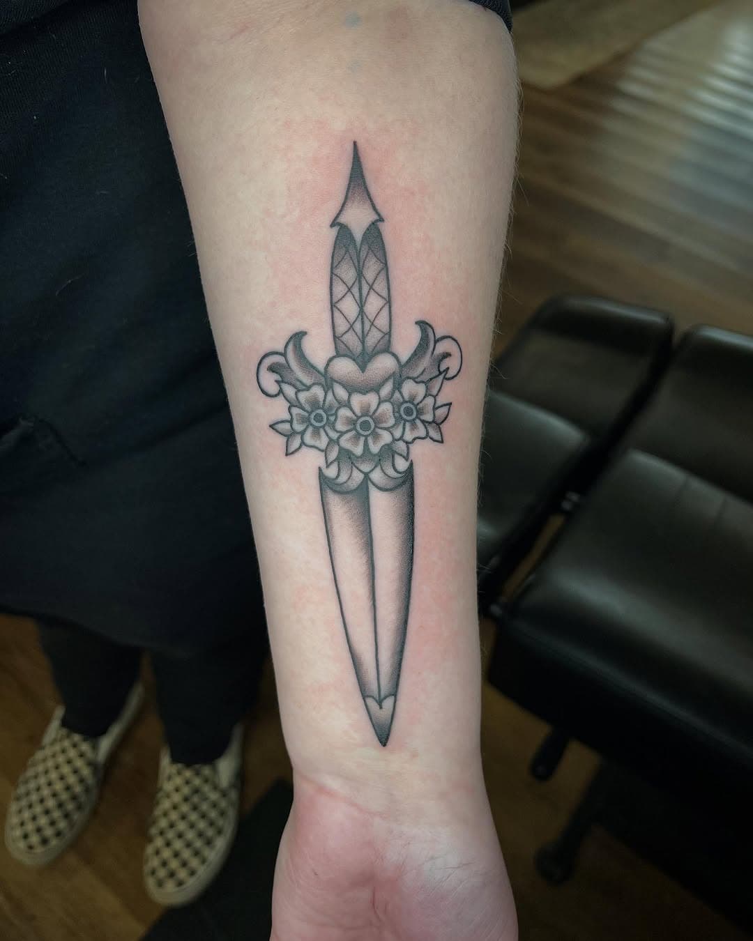 Did a dagger from my flash today!! Had so much fun thank you Courtney! 🥰

~~~~~~~~~~~~~~~~~~~~~~~~

Thank you for looking! 🥰✨ 

✨💕✨💕✨💕✨💕✨💕✨

@isekai.senpai • @bookbatties

@death_by_stickers pro team! #deathbystickers

💀Death By Stickers💀

✨”When it comes to stickers, we F🖤ckin’ kill it”✨

🩸Where Tattoo Artists and Piercers get their stickers.🩸

@creamtattoosupply @ghosttattooco

@worldfamousink @eternalink
🩷❤️🧡💛💚🩵💙💜🤎🩶🤍

#tattoo #tattoos #ink #inked #art #tattooartist #tattooart #tattooed #tattoolife #tattooideas #artist #blackwork #tattoodesign #tattooing #tattooist #blackandgreytattoo #tattooink #colortattoo #tattoostyle #drawing #tattooer #traditionaltattoo #animetattoo #chrometattoo #glittertattoo