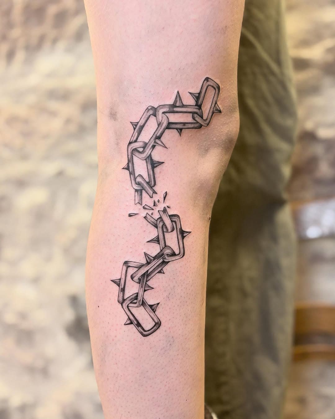 Kette ⚡️⛓️‍💥⛓️‍💥⛓️‍💥⚡️ #chaintattoo #freiburgtattoo #freiburgart