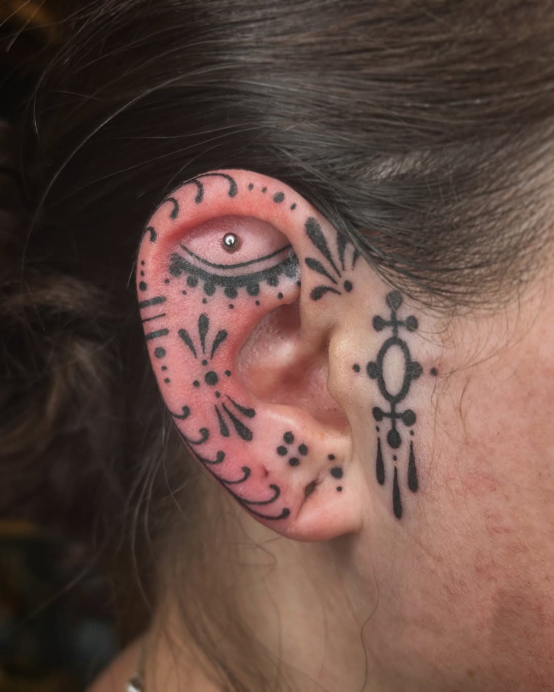 •⌘• All HandPoked • No Machine •⌘•
Inspired from my Flash but adapted to her ear᯽
More like this please!

Done @le.116.tattoo ♡
+

+

+

+

+
#eartattoo #ornamentaltattoo #ornamentalika #boldwillhold #boldtattoos #boldtattoo #handpoke #handpoked #handpoketattoo #sticknpoke #stickandpoke #stickandpoketattoo #machinefreetattoo #quebectattooshops #quebectattoo #montrealtattoo #sherbrooketattoo #blxckink #blxckwork #btattooing #blackworknow #blacktattooart #ladytattooer #ladytattooers #quebectattooartists #tattoosnob #tattooartist