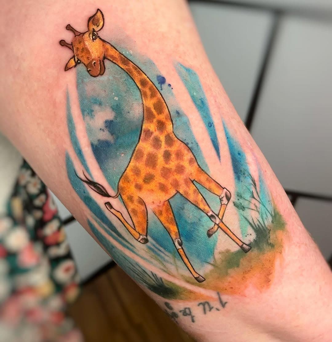 DANCING GIRAFFE 🦒 watercolor I did here at @watermelon_tattoo these days! I still have some openings until April :) Saturdays are almost all booked already.
RJ - Volto em Maio! Agendamentos pelo link na Bio :) 
.
.
.
#giraffe #giraffetattoo #watercolors #watercolour #watercolortattoo 
.
.
.