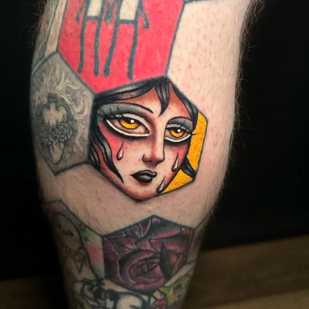 I was introduced to @daniellerosetattoo a few years ago and after seeing her work I hoped one day she would fill a hexagon for me. Plans were made when we bumped in to each other last year and I found out Danielle would be guesting at @corvidaetattoo shop  @crowtempletattoo in Norwich - only a couple of hours train journey from home. I love the tattoo so much. Of the many lady faces I have, the unique look and style of this beauty shines bright. Spending time with Danielle is an absolute pleasure and I can't wait to visit her at her own studio in Scotland soon hopefully. Thanks again Will for the hospitality and of course @lucietattoo and Drag Bingo for the introduction all those years ago. Hopefully see lots of you at @brightontattoocon this weekend. Please do come say hi! ❤️❤️❤️
,

,

,

,

,

,

,

,

,

,

,

,

,

,

,

,

,

#tattoo #tattoos #toomanytattoos #hexagontattooproject #tattooartists #tattooist #tattooprojects #tattoopic #tattoopictures #tattooart #hexagon #art #hexagontattoo #tattoocollection