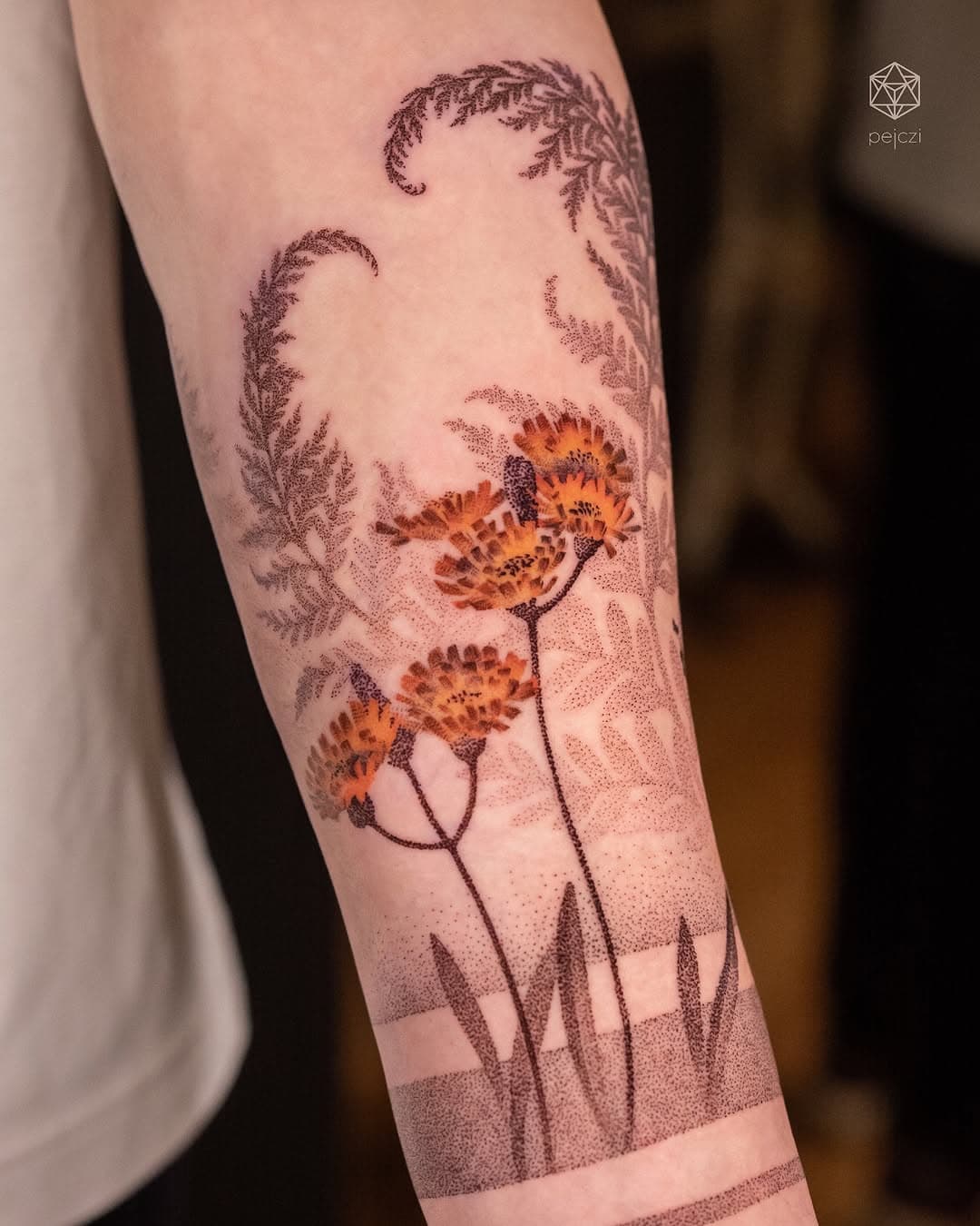 fox and cubs 🌼 it is apparently the name of this flower, which made me smile when I found out about it 🥰🦊🧡
•••
#flowertattoo #flowerstattoo #flowertattoos #dotworktattoo #dotworktattoos #dotworker #dotworkers #dotworkart #dotworkartist #dottattoo #naturetattoo #naturetattoos #armbandtattoo #armbandtattoos #tattooarmband