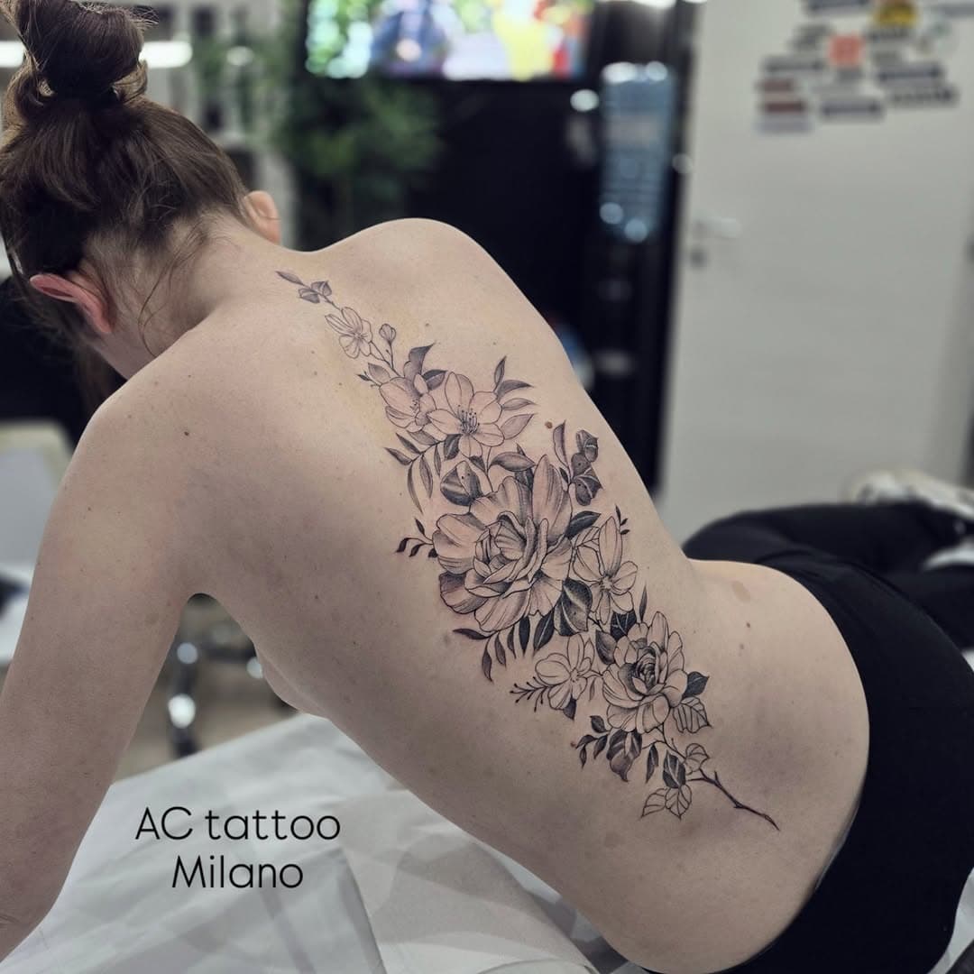 @laurazampollii #P39 #tattoo #tattoos #tattooed #tattoogirl #tattooflower #tattooblackandgrey #tattoolife #tattooidea #tattoobody #tattoodesign #actattoomilano #actattoostudio