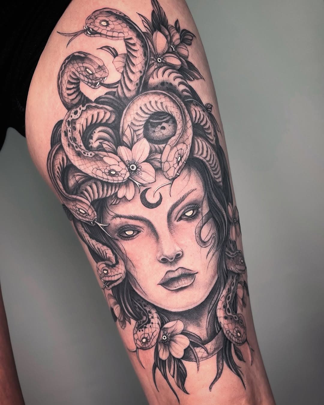 Medusa for Beth.
Thank you very much!

Bookings & Enquiries: wolfgangtattooer@gmail.com 

London: @leatherlanetattoo
Hastings: @twosnakestattoo

#medusa #medusatattoo #tattoo #tattoos #flowers #floral #fineline #finelinetattoos #floraltattoos #flower #botanical #botanicaltattoo #wolfgang #london #leatherlanetattoo #leatherlane #uk #hastings #twosnakestattoo #eastsussex