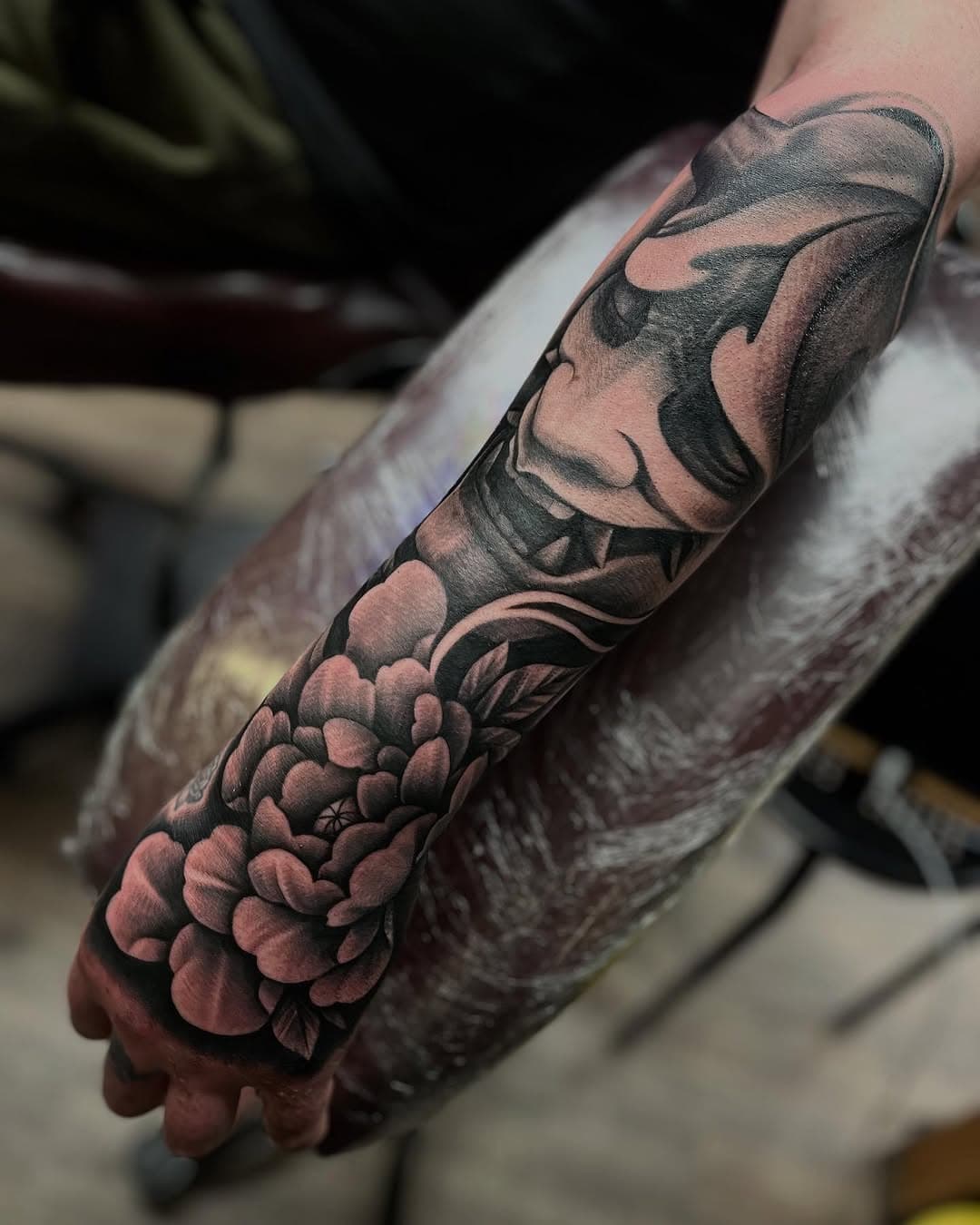 Todays blast 👺 awesome day putting this together for an old friend 🙌🏻 absolute pleasure #tattoo#tattoos#tattooist#tattooartist#artist#art#ink#inked#japanese#hannyamask#floral#flower#flowertattoo