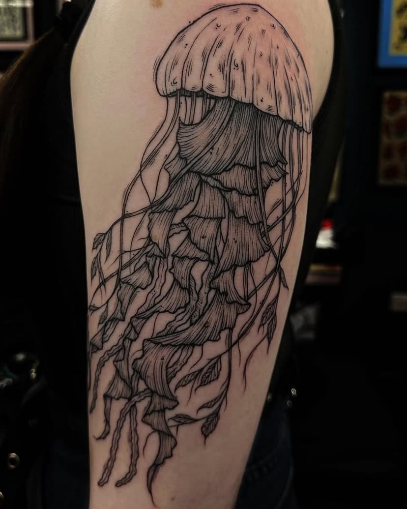 Got to do this beautiful jellyfish piece for the lovely Codie 🌿

Swipe for some close up details 🗡️

For bookings DM “Booking Info”

#engraving #etchingtattoo #lineworktattoos #lineart #onlyblacktattoos #blackwork #blacktattoo #woodcut #illustration #jellyfishtattoo #belfast #belfastart