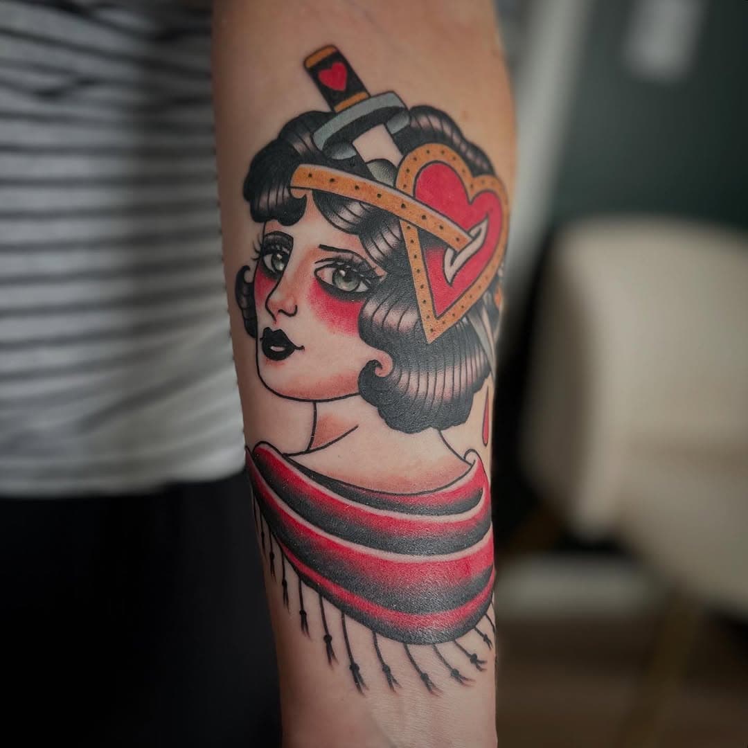 Nostalgia filled movies and fun tattoos…thank you @a_n_e_ 🖤 #ladyheadtattoo #ladyhead #tattoosbycorinne #geminitattoo #syracuse #syracusetattoo #solvay #tipphill #traditional #traditionaltattoo