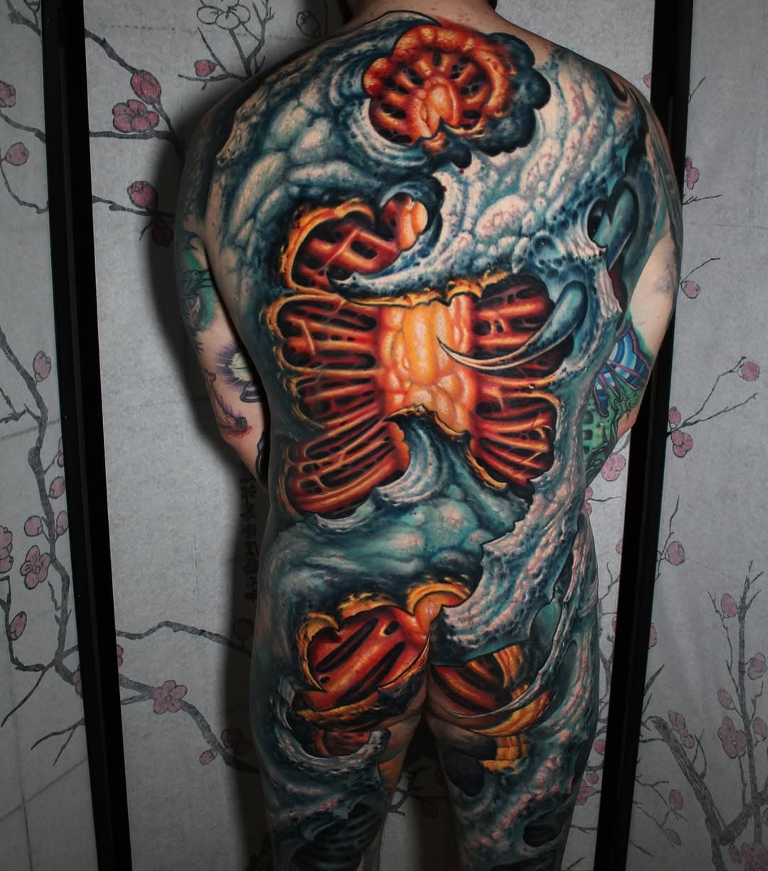 This is one of my all time favorites. On @kevlarkrash  tough as nails, dedicated human. 

Booking for March 

#tattoo #biomech #tattooist #biomechanical #bioorganic  #tattooed #tattooing #biomechanicaltattoo#abstract #art #natureart  #tattooart #follow
#organic  #artist #tattoos #abstractart #tattoostyle #color 
@theblindtigertattoo
@fusion_ink 
@fusionink_pro
@kingpintattoosupply 
@truetubes 
@mdwipeoutz
@neumatattoomachines
@vitalitreetattoo

Appointments 📩  www.tattoobiomech.com