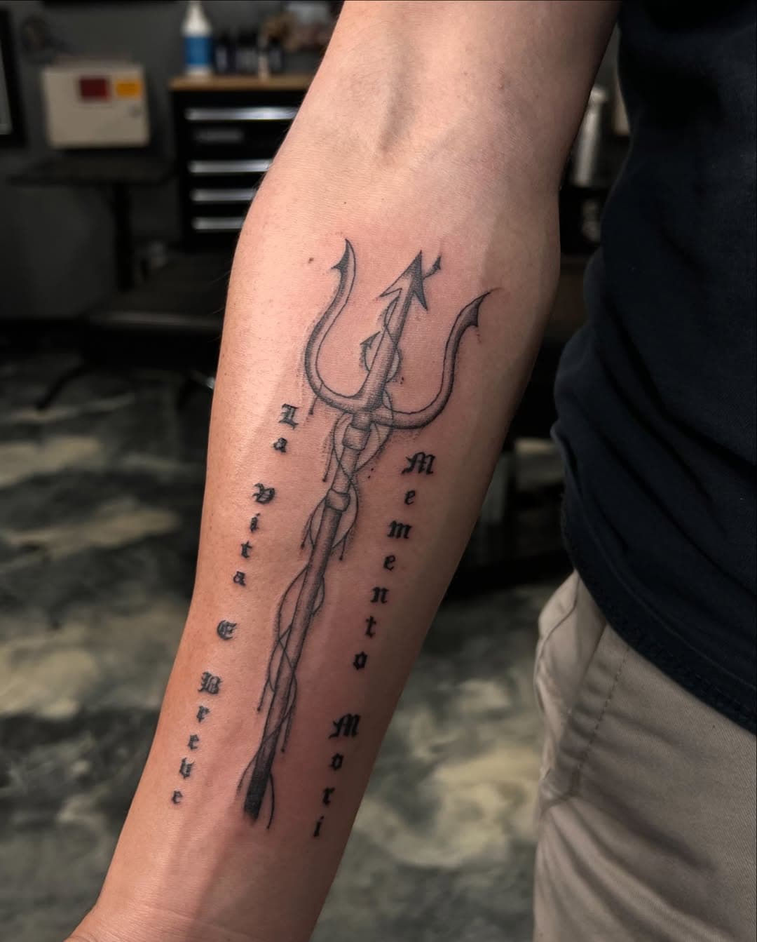 trident 🔱  w/ some latin 🖊️
***************************
✨ dm to book or for any inquiries ✨
✨ simple designs starting at $60 ✨
✨ hourly $100 ✨
✨ deposit required for booking ✨
#tridenttattoo #tattoo #tattooshop #singleneedletattoo #blackngreytattoo #artist #tattooapprentice #tattooartist #filipinaartist #northcountysd #escondido #oceanside #finelinetattoo #japanesetattoos #tribaltattoo #stippletattoo #momentomori #tattoos #sandiego #dragonhawkmast