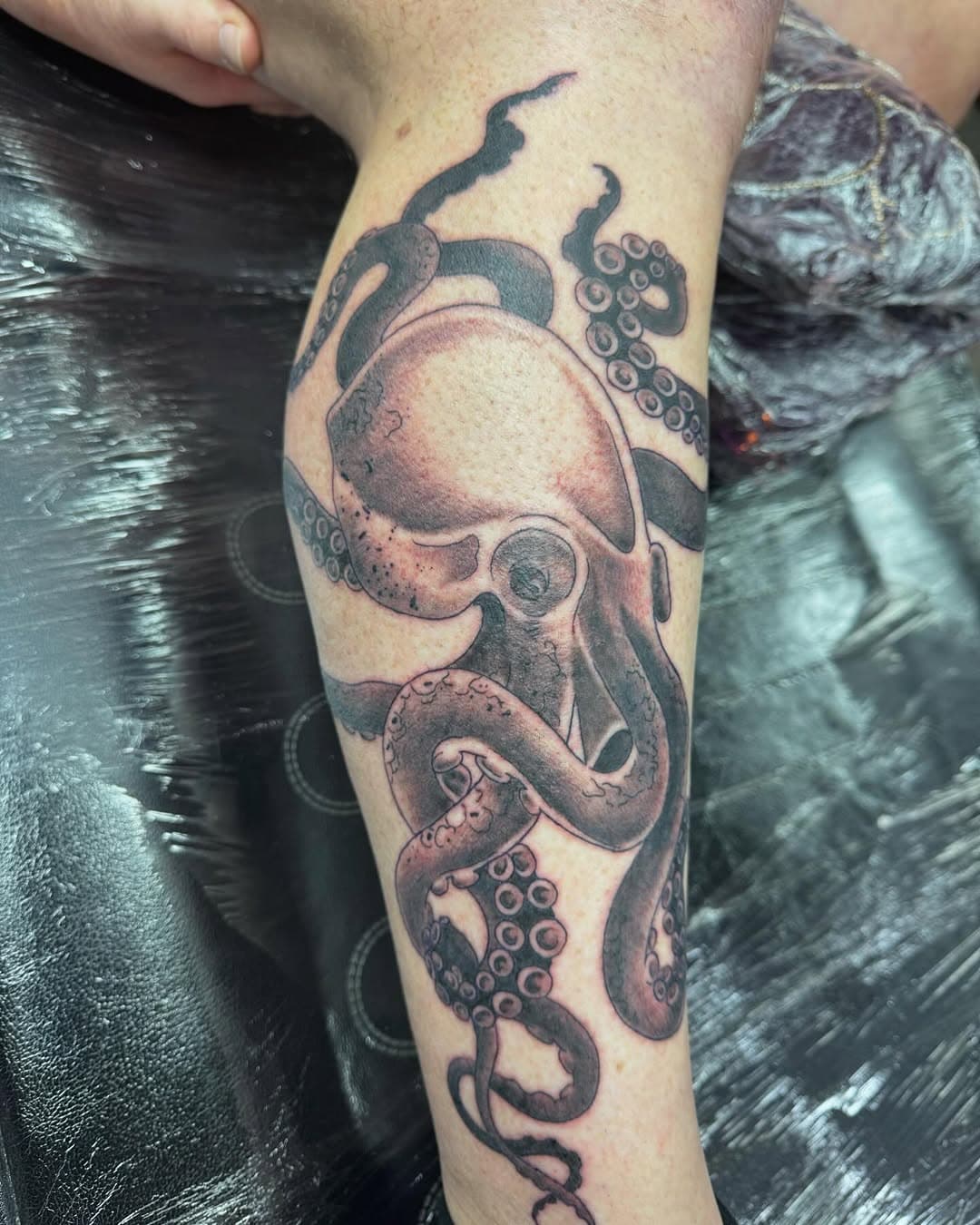 Started this nautical animal leg sleeve.
Such a fun piece to do and thankyou for the trust on this one can’t wait to add more to this and see it grow. 

#octopustattoo #nauticaltattoo #octopus #blackandgreytattoo #tattooartist #tattoos