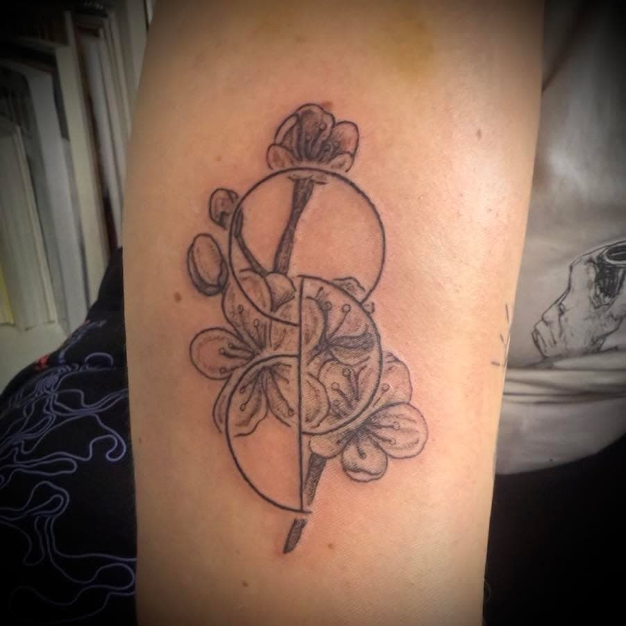 Organspendetattoo mit Kirschblüten 🌸 wir bieten dieses Tattoo im Gegensatz zu vielen Studios nicht umsonst an, drücken aber gern preislich das eine oder andere Auge zu. 🦊🐰💚 morgen sind wir von 9 bis 18 Uhr in Abensberg bei Sonja in der Regensburger Straße 2 🫶

Artist: Susanne
Modell: Simone
.
.
.

#tattoo #organdonor #organdonortattoo #organspende  #finelinetattoo  #organspendetattoo  #kelheim #abensberg #langquaid #münchen #optink  #neustadtanderdonau #landshut #regensburg  #fineline #ingolstadt #essing #riedenburg #siegenburg #schierling #eggmühl #pfakofen #alteglofsheim #essenbach #ergoldsbach #mallersdorf #sakura #kirschblüten