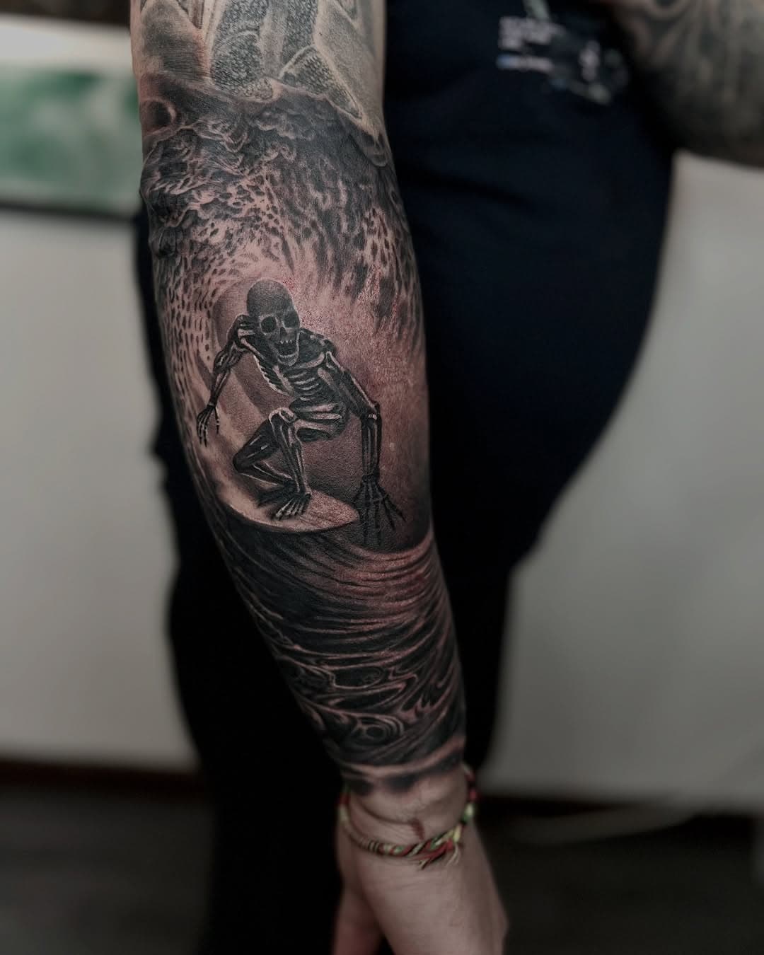 Death surfer done by our resident artist @krystiandranikowski_tattoo bookings are open so if you’d like to book an appointment or have any other enquiries simply drop us a DM 📩 thanks for watching and for your support guys! Much love 🖤 #tattoo #tattoos #tattooart #tattoosrtist #tattooist #surrealism #surrealismtattoo #reaalism #realismtattoo #ink #inked #inkedup #inkordie #passion #tattoostudio #ukink #uktattoo #leeds #bradford #leedstattoo #bradfordtattoo #beststudio #lovemyjob #thebest #bestofinstagram #surfing #surfingtattoo #freedom