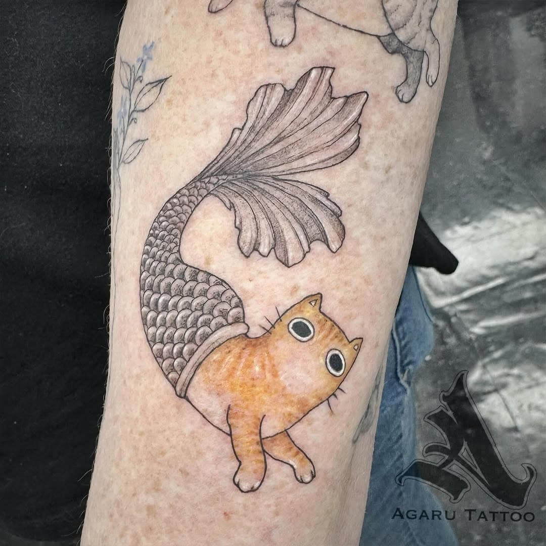 A mermaid cat for Fran by @lindsaymarieapril 

#fineline #finelinetattoo #cattat #cutetattoo #mermaidtattoo