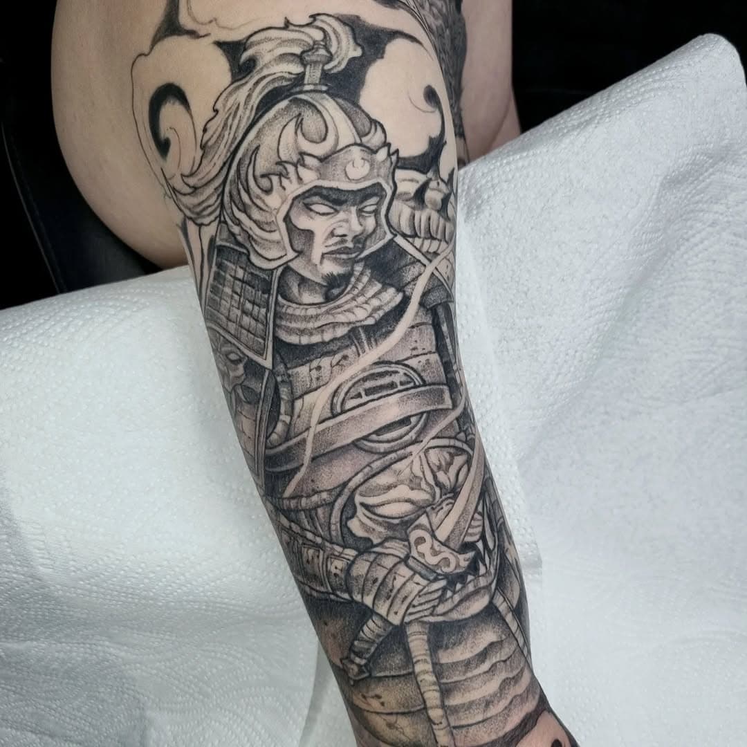 Healed section of sleeve in progress.
Chinese Ming Dynastsy Knight.
Artist: @darrellhobbstattoos
Using : @dynamiccolor @fkirons @cheyenne_tattooequipment

#kwadron #dynamiccolor #barberdtssupplies #tattoo #neotrad #tattoosleeve #tattoosnob #culturetattoo #orientaltattoos #mingdynasty #ancientchinese #blackmyth #legendary #uktta #britishtattoo #tattooengland #knighttattoo