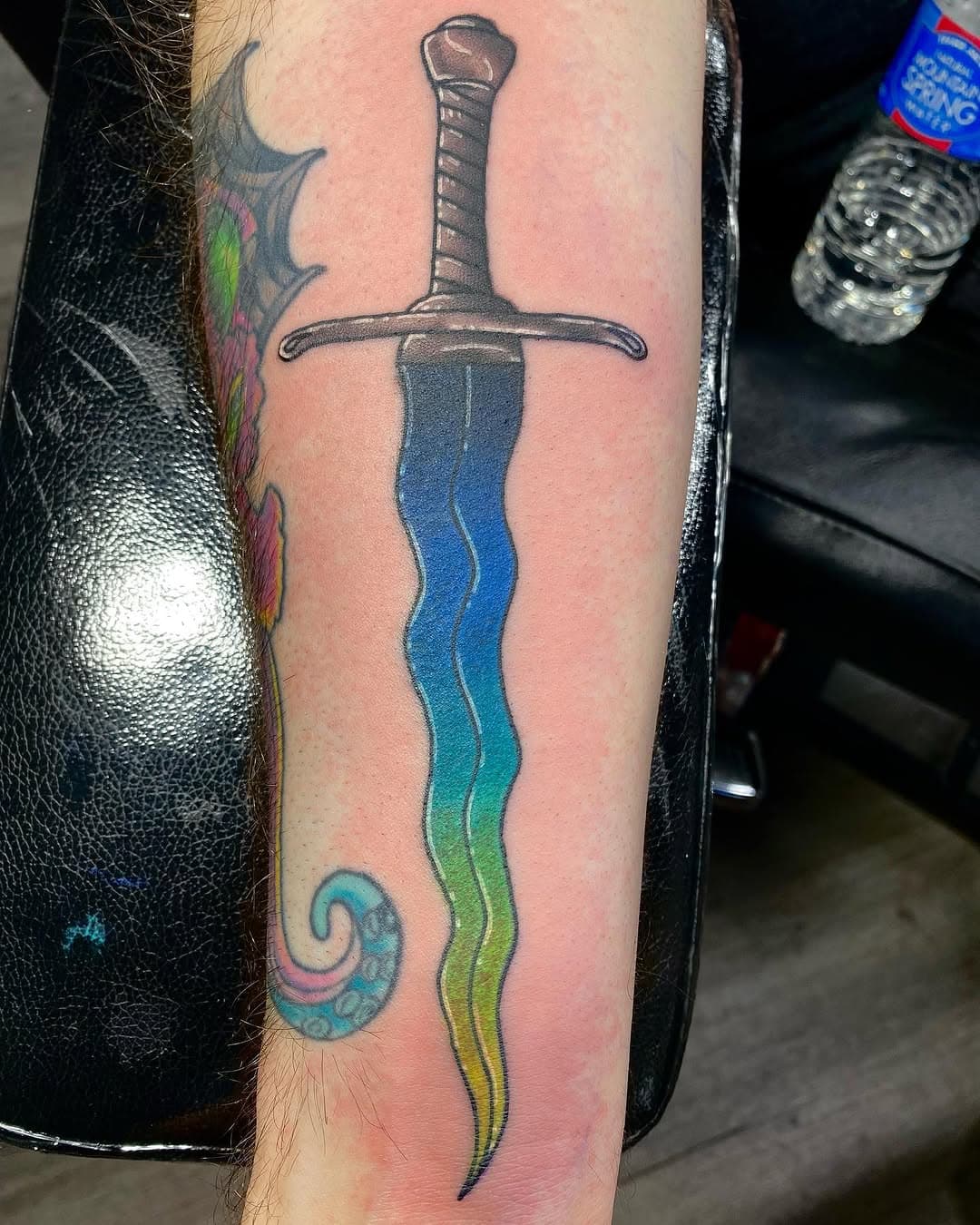 Rumor has it this blade was made from the blood of 36 dragons by an evil nefarious necromantic sorcerer had to travel all the way to Caelid and fight off 2 clean rot knights with @gil.rogus just to get this thing. 

#eldenring #eldenringmemes #eldenringfanart #dnd #dnd5e #dndmemes #dndcharacter #sword #dagger #daggertattoo #blade #bladesmith #tattoo #tattoos #tattooideas #tattooart #tattooshop #dragons