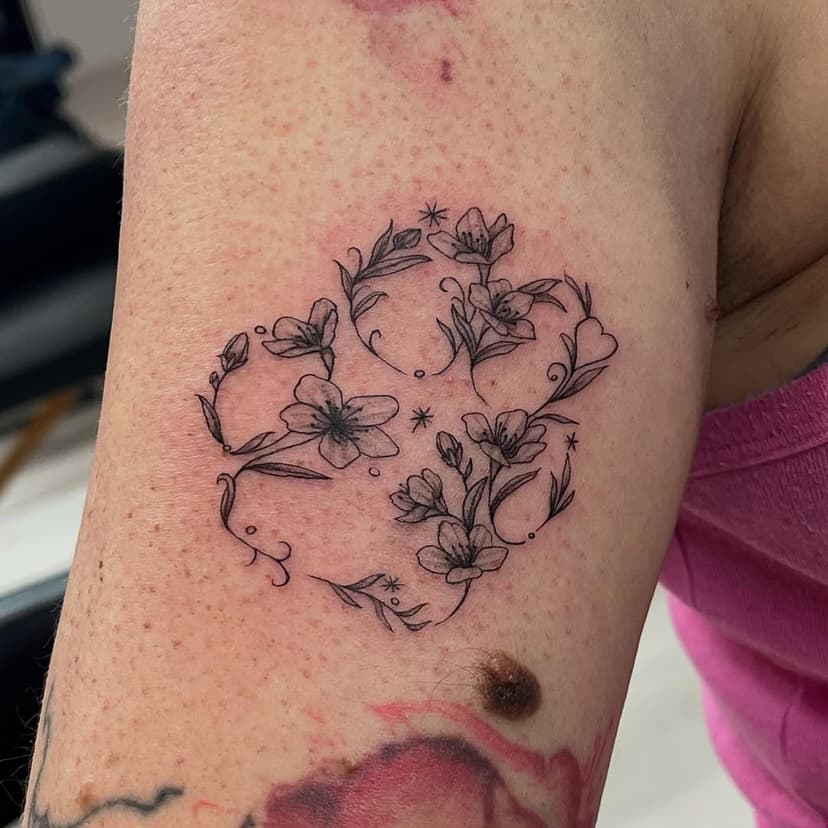 For bookings dm or use link on bio 🐾🌸 

#finelinetattoo #tattoo #floraltattoo #pawtattoo #blackandgreytattoo #art #losangeles #highlandpark #dtla #cypresspark #pasadena #hollywood