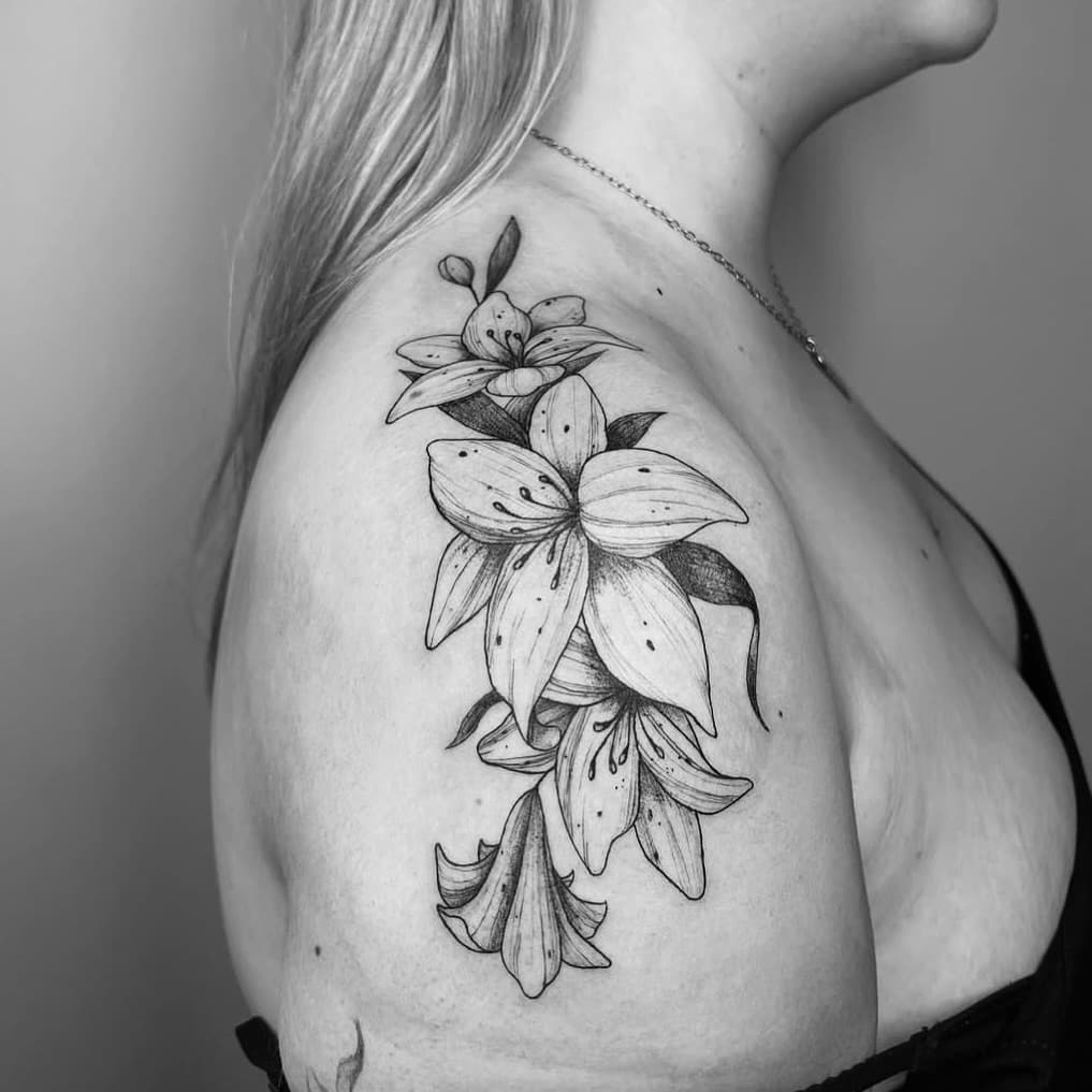 Stunning floral work by @reneeorlandotattoo 🌷 
.
. 
.
.
.
Your idea or our artists designs, let’s chat! Email us for booking or enquires 
Bookings: info@fullmoontattoo.com.au
Contact: (03) 9510 1892
__________________________________________________________
#fullmoontattoo #fullmoontattooparlour #blackandgreytattoo #lineworktattoo #neotraditional #blackandgreyportrait #sketch #realistictattoo #realism #tattooed #tattooist #tattoos #tattooart #tattoooftheday #colourtattoo #tradtattoos #prahrantattoo #melbournetattoo #customtattoo #floraltattoos