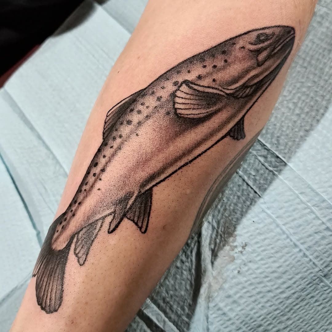 Had a great day with my Boone folks. Always nature themed. #trout #greytrout #flyfishing #realism #baldeagle #eagle #birdofprey #art #tattoo #blackandgreytattoo #blackandgrey #loyaltothecoil #thefarm #bolivianc #artfuel  #artfuelinc #nature