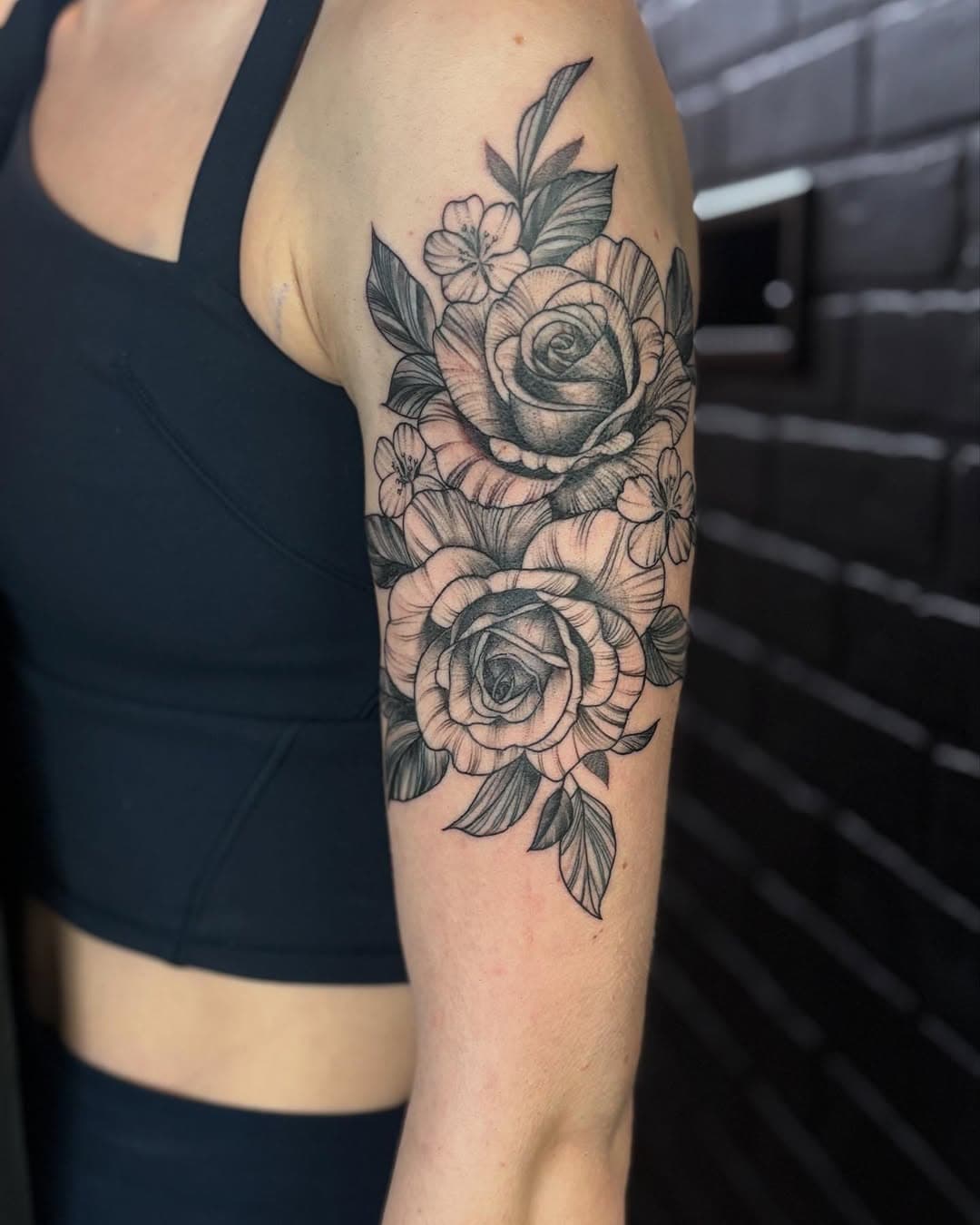 Roses for the end of the week, we matched other ones she had with some line shading … 
Have a good weekend @purklenz