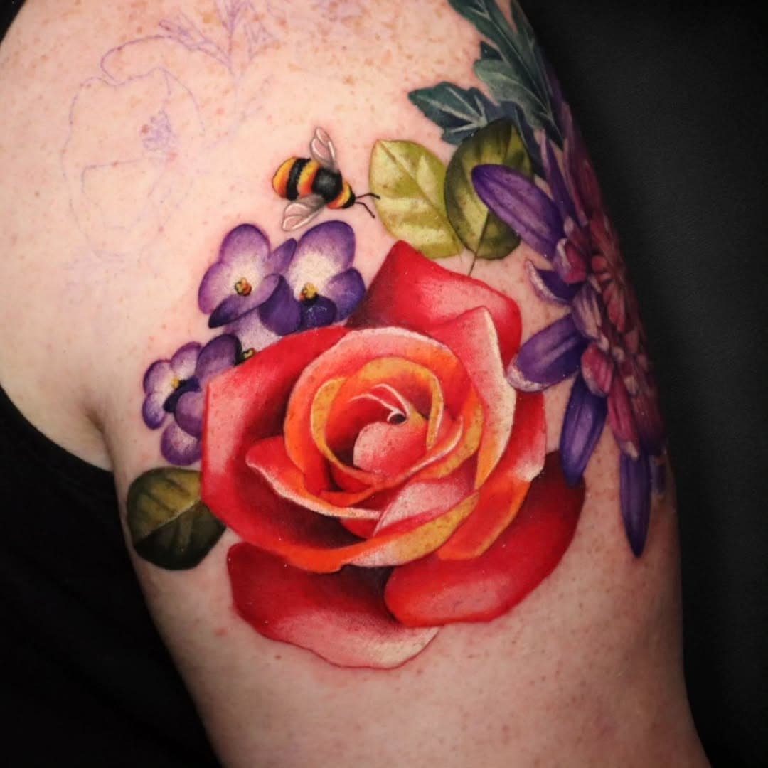 3 hours on Amy for this piece 🥰
.
.
#rosetattoo #bumblebee #violets #floraltattoo #wisconsintattooartist ##ladytattooers