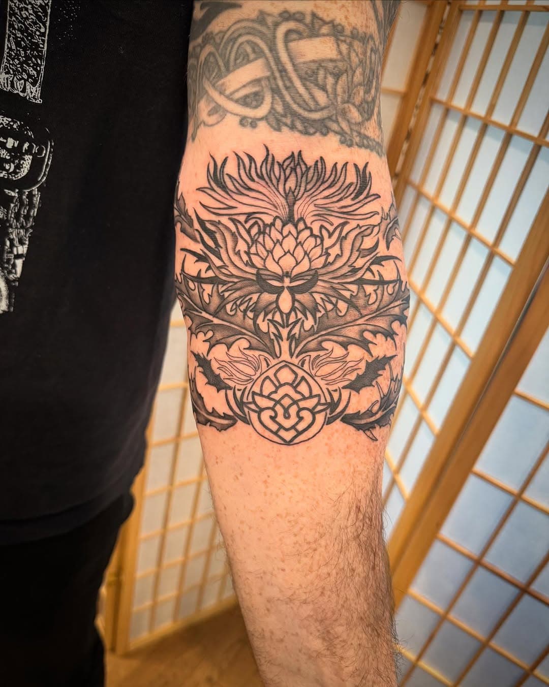 Our pal John came in today to sit with @adamlauricella He made this thistle to compliment an older Celtic band he had from another artist. Thanks for coming back in to work with us John. Always a pleasure. See ya on down the road✌🏼
.
.
.
.
.
.
.
.
.
.
.
.
.
.
#gracelandtattoo #wappingersfalls #nytattooartist #thistle #villageofwappingers #hudsonvalley #hudsonvalleytattoos #blackwork #armband #dutchesscounty