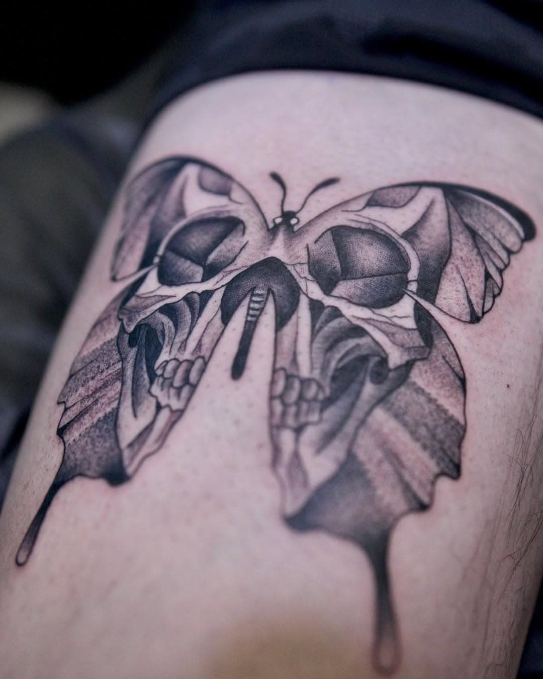 Skull/butterfly by Gold Dust Tattoos artist Daniel de Nava @510braceface 
•
•
•
#dallastattooartist #butterflytattoo #skeletontattoo #skulltattoo #dfwtattoos #blackandgreytattoo #dallastx #thightattoo #tattoostyle #tattooideas #tattooart #art