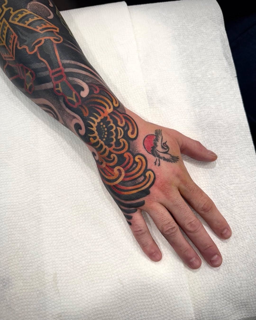 Finished this hand today on @oliver_thecutman.  @eternalink @cheyenne_tattoo_equipment #eternalink #tattoo #art #artwork #tattoodesign 
 @katanagoldwv #katanagold #morgantown #wv #Morgantownwv #tattooideas #negativetattoo #handtattoo