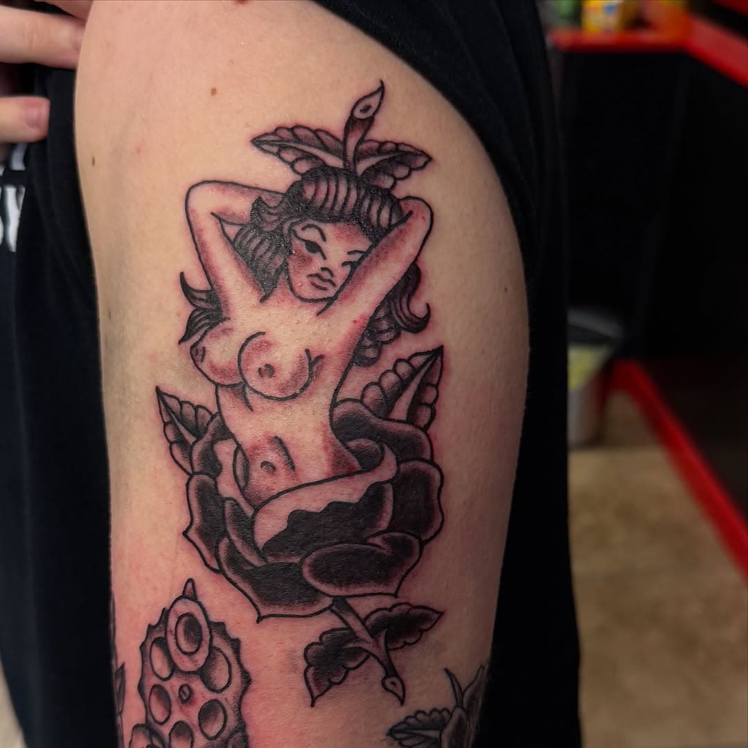 Couple dope picture machine designs I got to do today!
.
.
.
.
.
.
.
#traditionaltattoo #traditionaltattoos #blackandgreytattoo #coloredtattoo #finelinetattoo #tattooartist #tattoo #tattoos #tattooart #ink #inked #tattooed #art #tattoolife #tattooideas #tattooist #tattoodesign #tattooing #artist #tattooink #tattooer #tattoostyle #blackwork #tattooshop #tattooflash #tattooinspiration #dallastexas #dallastattooartist