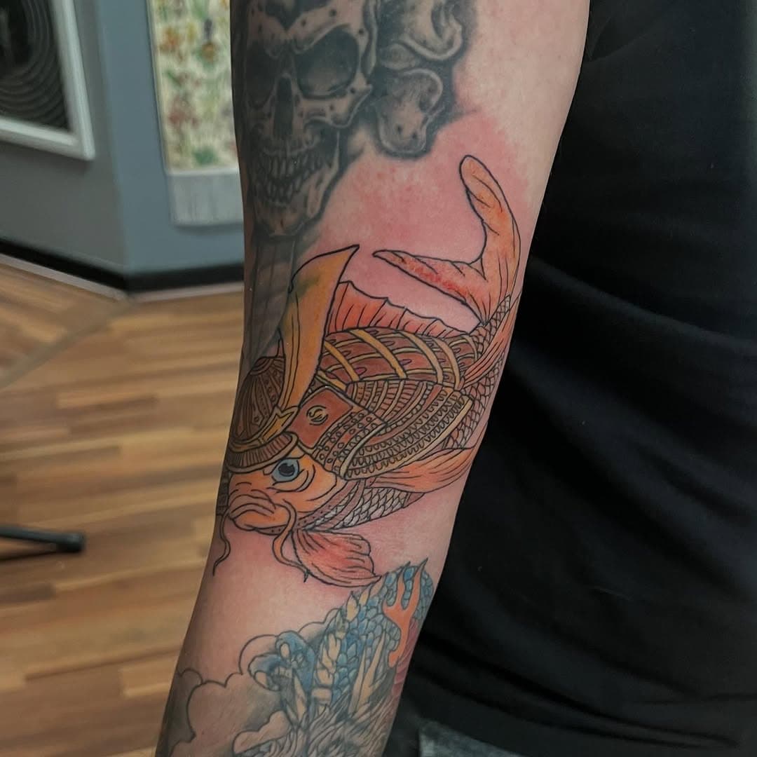 Not the best angle but here is an angry samurai goldfish 
Made at @capefeartattoowilmington 
#tattoo #japanesetattoo #goldfishtattoo #samuraitattoo #samuraigoldfish #colortattoo #wilmingtonnc #nctattooers #eastcoasttattooers #vulcanneedles #allamericantattoosupply #capefeartattoowilmington #neogripsusa #chromaink #tattoosbypigpen #spookykidtattooclub