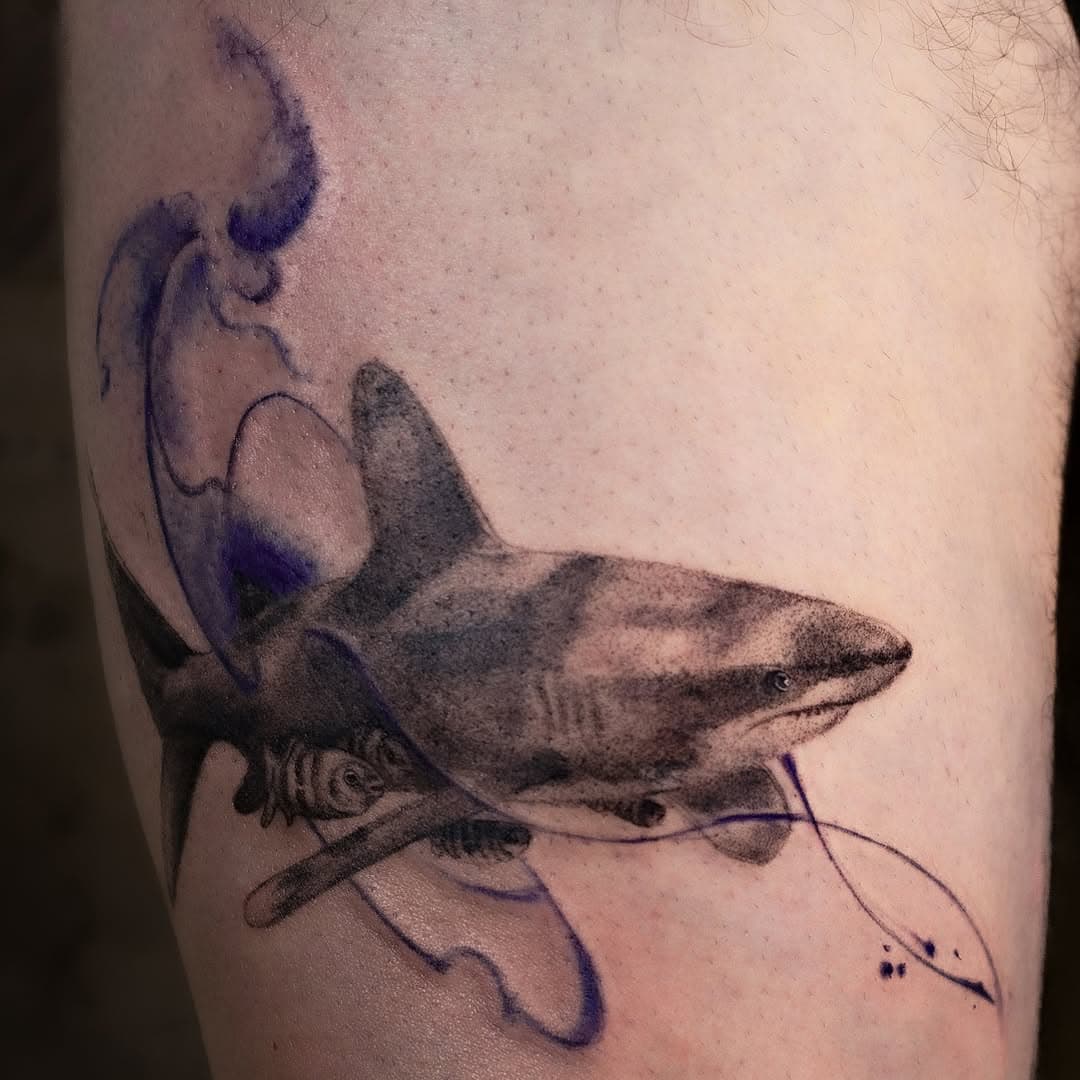 Every tattoo is a story. ⠀⠀⠀⠀

Some are scars, some are memories, some are just a crazy idea that had to happen.⠀⠀⠀⠀

My client? He dives into the abyss while I stay on dry land, spooked by the idea of a bottomless ocean. Thanks, Lovecraft. I was fearless once. ⠀⠀⠀⠀

This piece? His own shot of an oceanic whitetip shark and pilot fish. We pulled in calligraphy, let the ink dance like water. ⠀⠀⠀⠀
A piece of the unknown. A love letter to the deep.

Thank you @divemike84 for this interesting project.