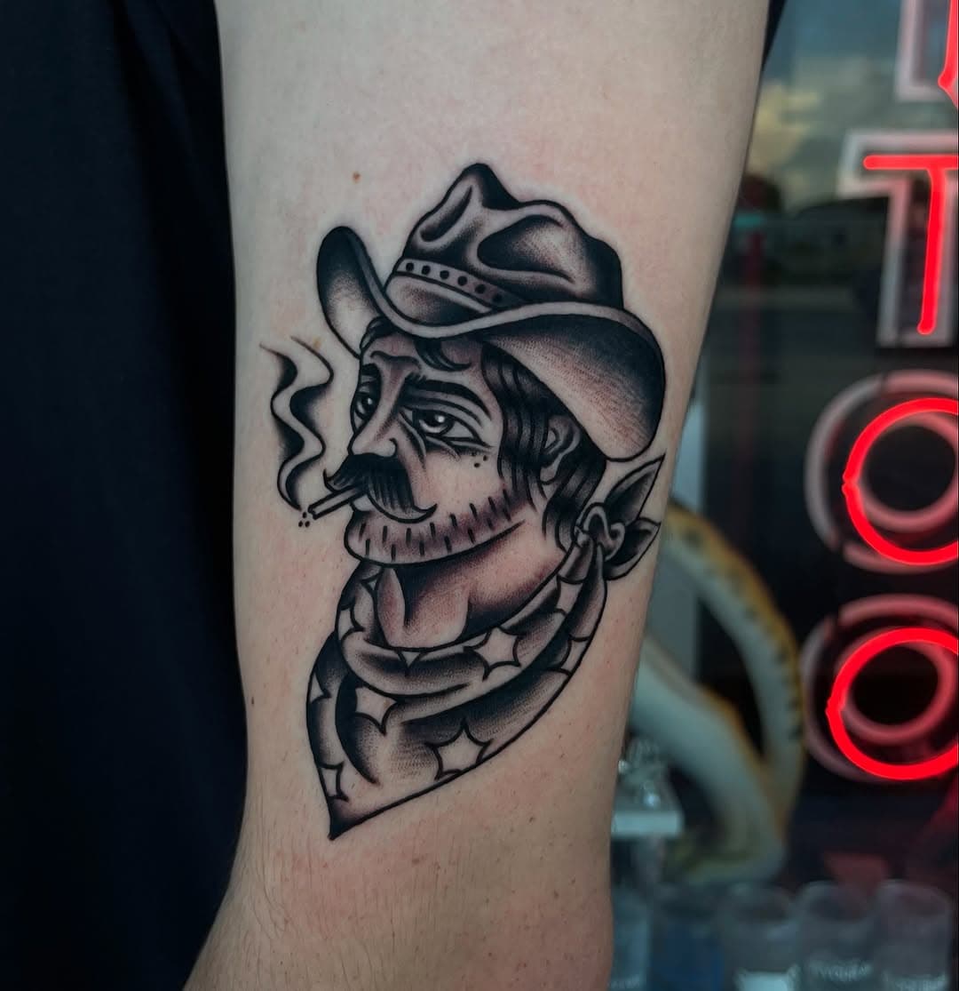 Got to do some @frankie.ftw flash picked right off the walls for the homie @solarmassacre 🤠 Always down for cowboy shit

⚡️ Done at @electricstreettattoo ⚡️

#traditionaltattoo #americantraditional #flashtattoo #traditionalflash #cowboy #cowboytattoo #boldtattoos #boldwillhold #oaklandpark #wiltonmanors #fortlauderdale #southflorida