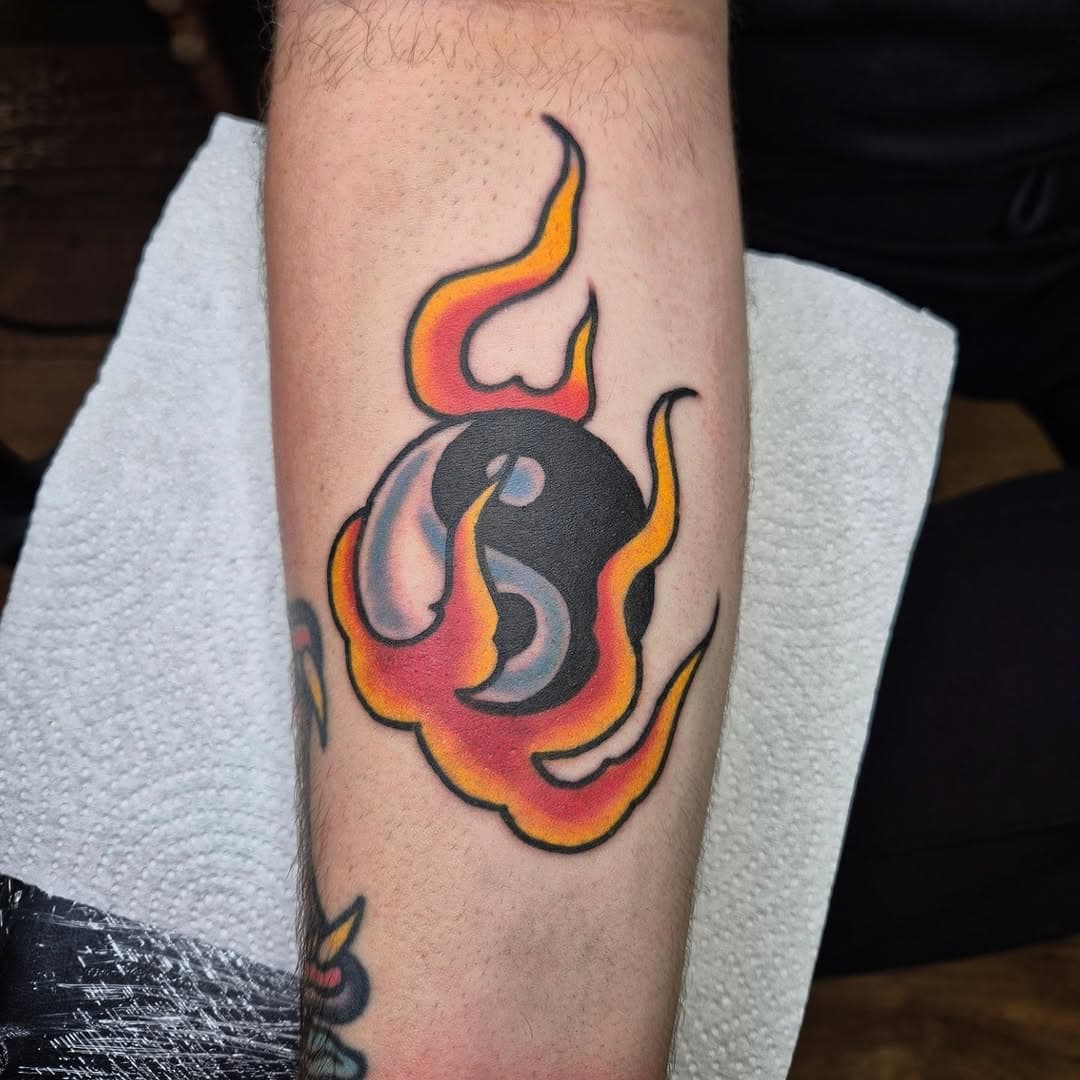 From a while back ☯️
Flash always ready to go at great rates !
Come have a look.
 DM me to book x

#traditionaltattoo 
#traditionaltattooing 
#tattooflash 
#flashpainting
#boldwillhold
#oldlines
#yinyangtattoo
#traditionalyinyangtattoo
#yinyangtattooflash
#flametattoo
#traditionalflametattoo
#swindontattoo.
@12thdynastytattoostudio