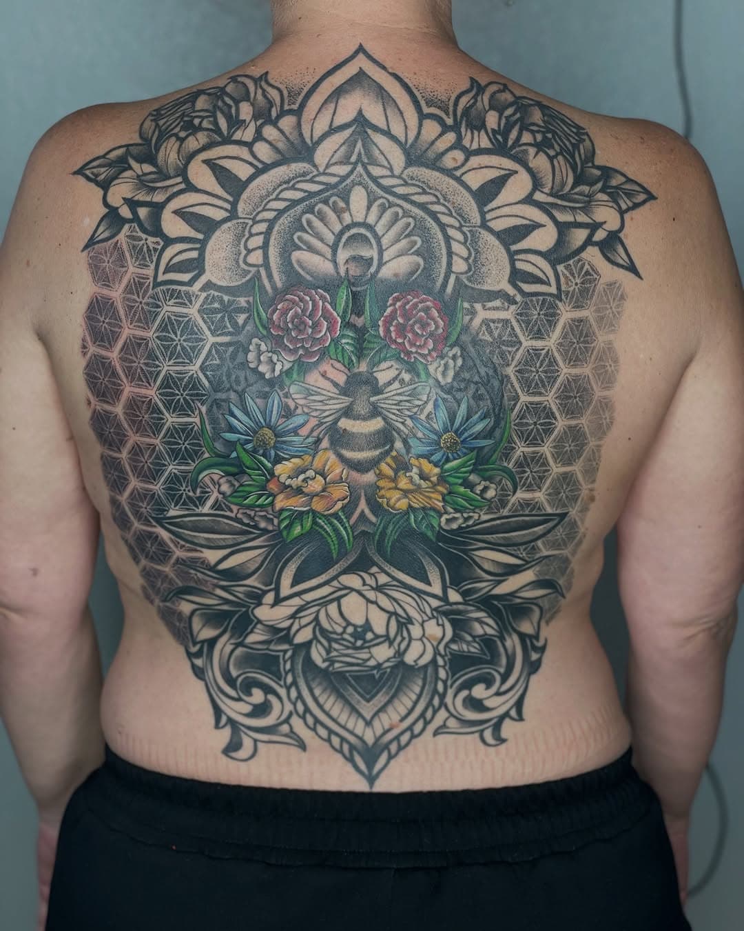 CHECK OUT WHAT I FINISHED TODAY!!!
We started in August.
It’s been a long winter for so many reasons but, Angela has been a motivated and inspiring client that has stayed committed.
Progress video coming soon!
Ready for the spring!!!
Anyone else done with this winter?

#finished #completionday #longwinter 
#backpiece #bigtattoo #beautifultattoo #geometry #floraltattoo #artdeco #tattoo #commitment