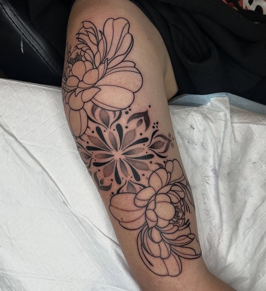 The start of a sleeve for Kiarna! Photo is a bit warped because of the positioning and I SUCK at taking photos. 

Will add shading to the flowers next time and keep adding to it. Thanks so much for the good chats and the creative freedom. 🫶🏼

Would love to work on some more pieces like this if anyone is keen to start an arm sleeve! 

Made @freestyletattoostudio #mandalatattoo #flowertattoo #canberratattoo