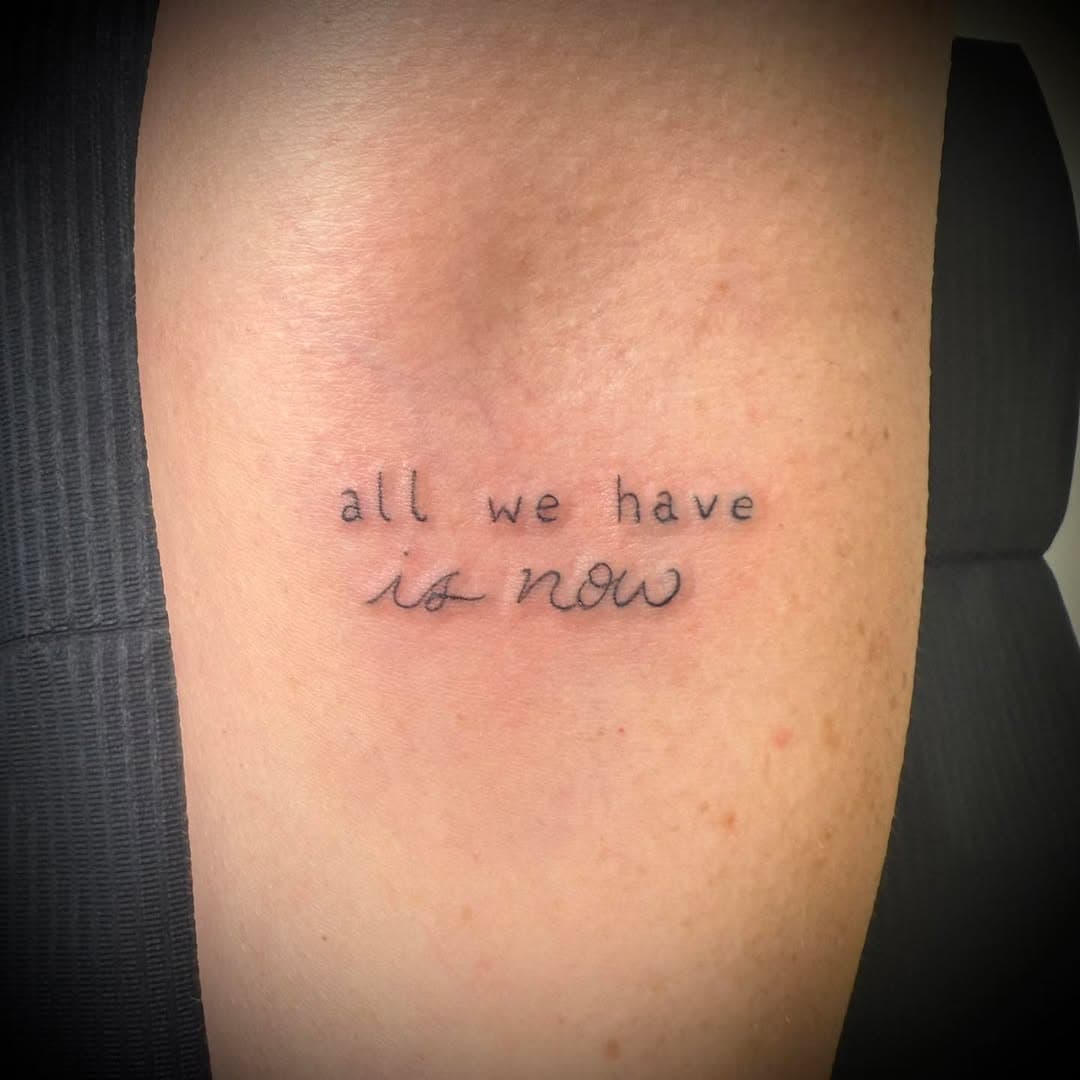 Entstanden beim gestrigen Run In bei Sonja @problemlos_schlank in Abensberg! Danke für euren Ansturm 🦊🐰💚
HEUTE WÄHLEN GEHEN - denn „all we have is now“.
.
.
.
Artist: Susanne
Modell: Michi 
.

. 
#tattoo #allwehaveisnow #scripttattoo #tinytattoo  #finelinetattoo  #tattooidea  #kelheim #abensberg #langquaid #münchen #lettering  #neustadtanderdonau #landshut #regensburg  #fineline #ingolstadt #essing #riedenburg #siegenburg #schierling #eggmühl #pfakofen #alteglofsheim #essenbach #ergoldsbach #mallersdorf