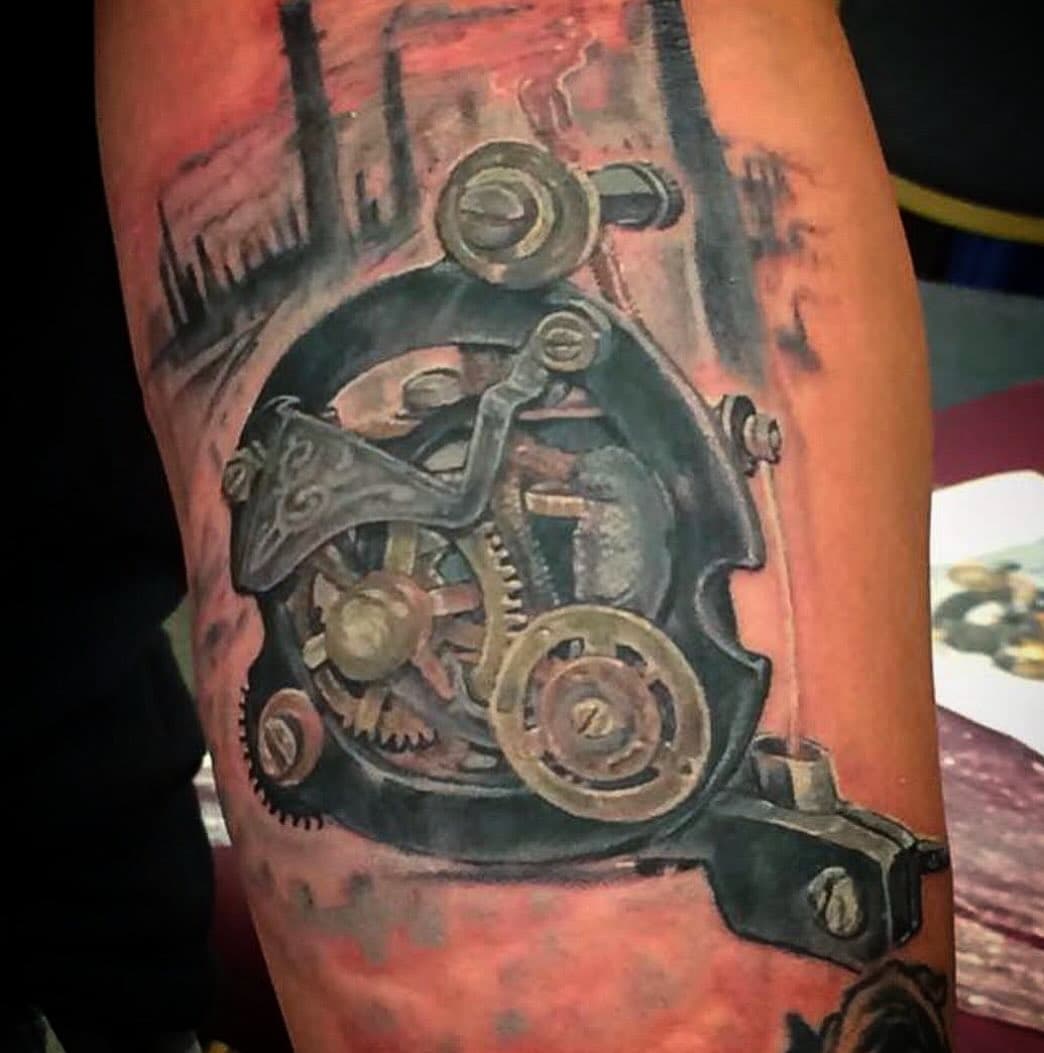 Steam punk tattoo machine done by our own Tony Urbanek. @tonyurbanek 

DM to book!
🥂