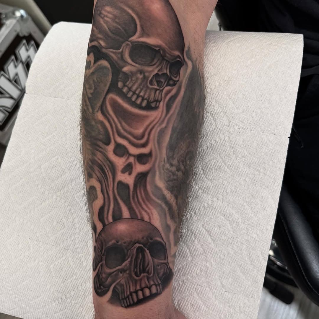 Some skull filler for Nick. @intenzetattooink @bishoprotary @gorillaglove @h2oceanproteam @sullenclothing @mdwipeoutz #intenzebobtyrrelladvancedblackandgreytattooinkformula #intenze #bishoprotary #bishoppowerwandpacker #bishoppowerwandadvancedbattery #skull #skulltattoo