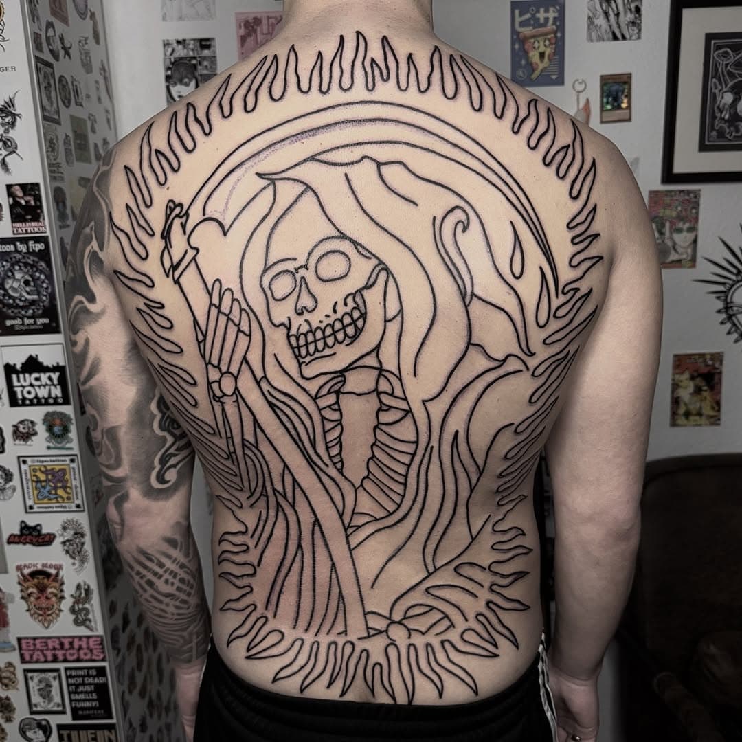 Thanks P! Lines done, next time shading!

For appointments, write me a message!

#backtattoos #backpiecetattoo #backpiece #tattooprocess #rückentattoo 
#grimreapertattoo #blacktraditional #reapertattoo #tattoodillinger #oldschooltattz #linework #outlines #blackwork #stuttgart
#tattoostuttgart #sindelfingen