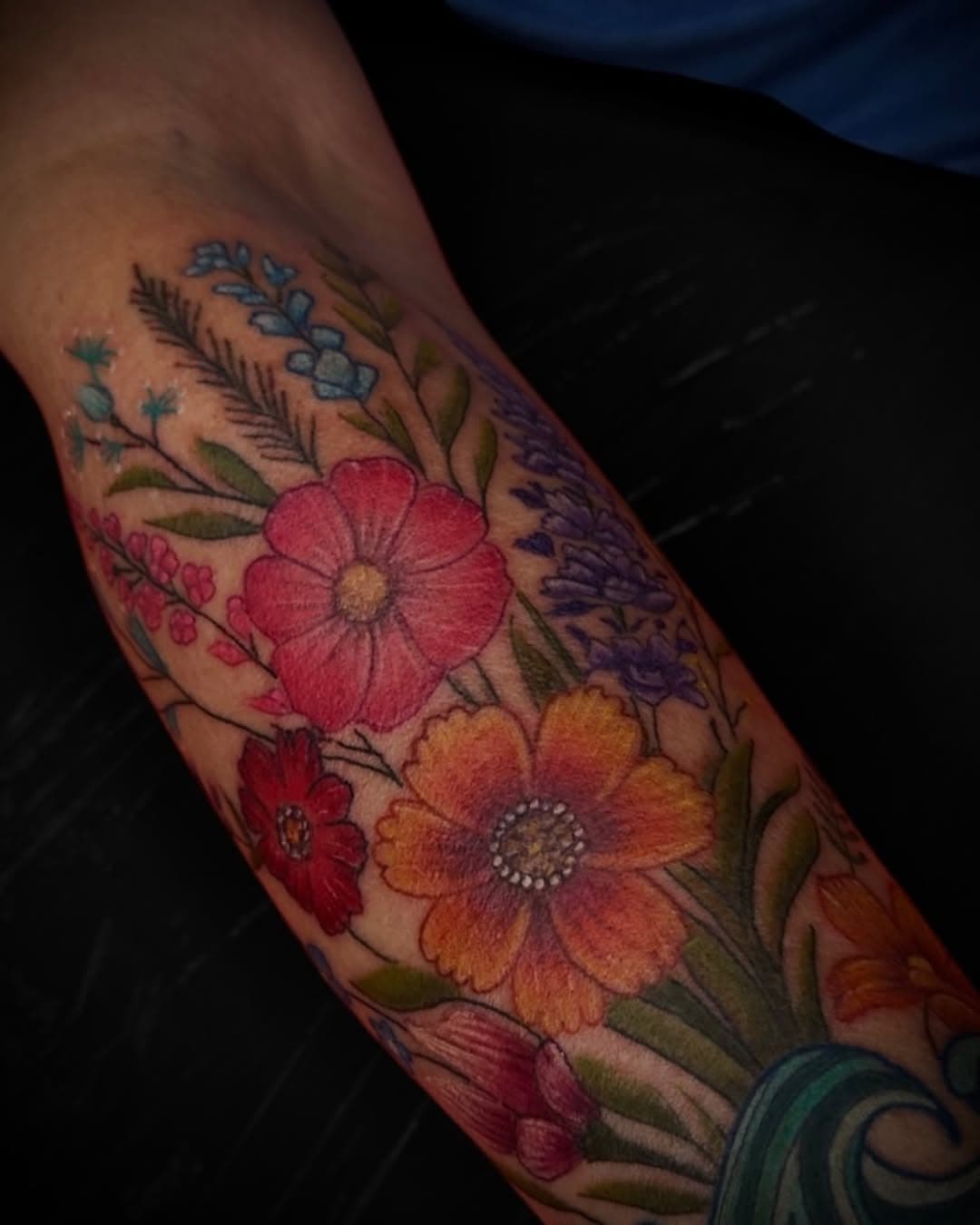 Stunning full color florals by @lameasstattooer dm him directly to book or stop by for a free consultation! 
✦
⋇
✧
⋇
✦
⋇
#tattoo #ink #houstontattooartist
#webstertexas #houstontexas #eternalink #gypsyrosestudio #texastattooartist #tattooer #houstontattoos #walkins #flash #tattooflash #leaguecity #friendswood #pasadena #webster #clearlake #houstontattoo #fineline #walkins