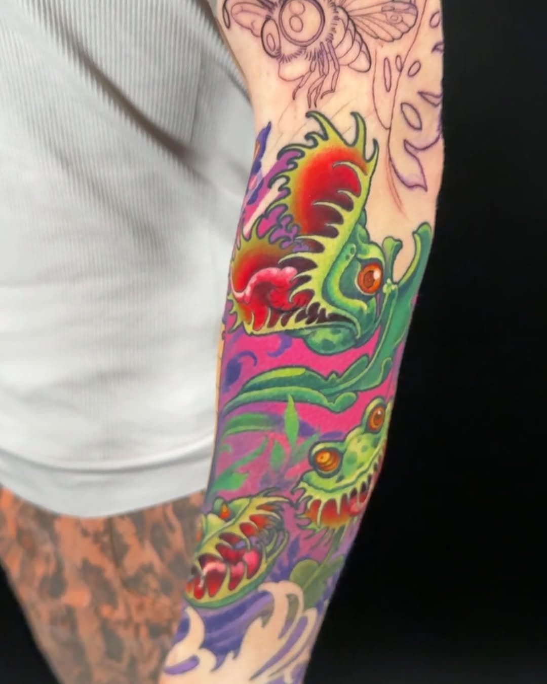 Ein buntes Newschool Ärmel in Progress. Gezeichnet und tätowiert bei Mischa @misha_r_tat2 
.
Wir machen nur einzigartige Tattoos und bieten immer kostenlose unverbindliche Beratungen im Voraus um alle Motive euren Wünschen maximal anzupassen. Meldet euch bei uns jetzt und vereinbart einen Beratungstermin für euer nächstes Tattoo!
.
.
.
.
.
#tattoo #tattooartist #tattoostudio #inked #düsseldorf #tattoodüsseldorf #tattoostudiodüsseldorf #newschool #newschooltattoo #cartoon #illustration #livingillustrationstattoo #besttattoostudiodüsseldorf #tattooköln #tattooratingen #tattooduisburg #tattooessen #tattoonrw