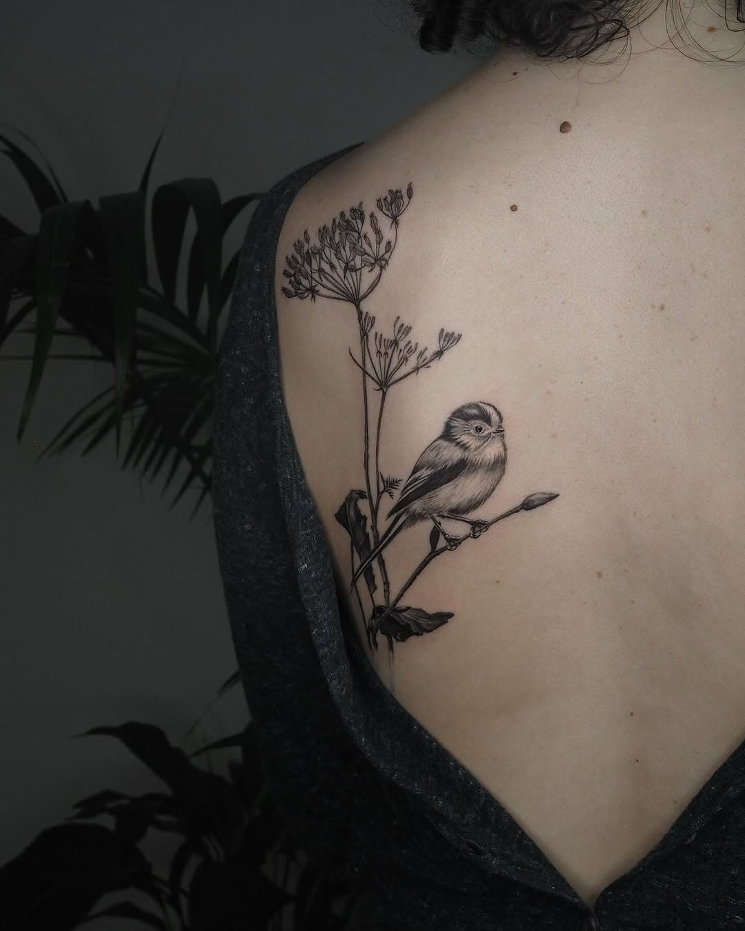 I feel very lucky to have been able to start this graceful project on the wonderful Lisa. 

We got this cute little long tailed tit started on Friday, and continued down her back the next day. I’ll post Saturdays progress tomorrow 😍