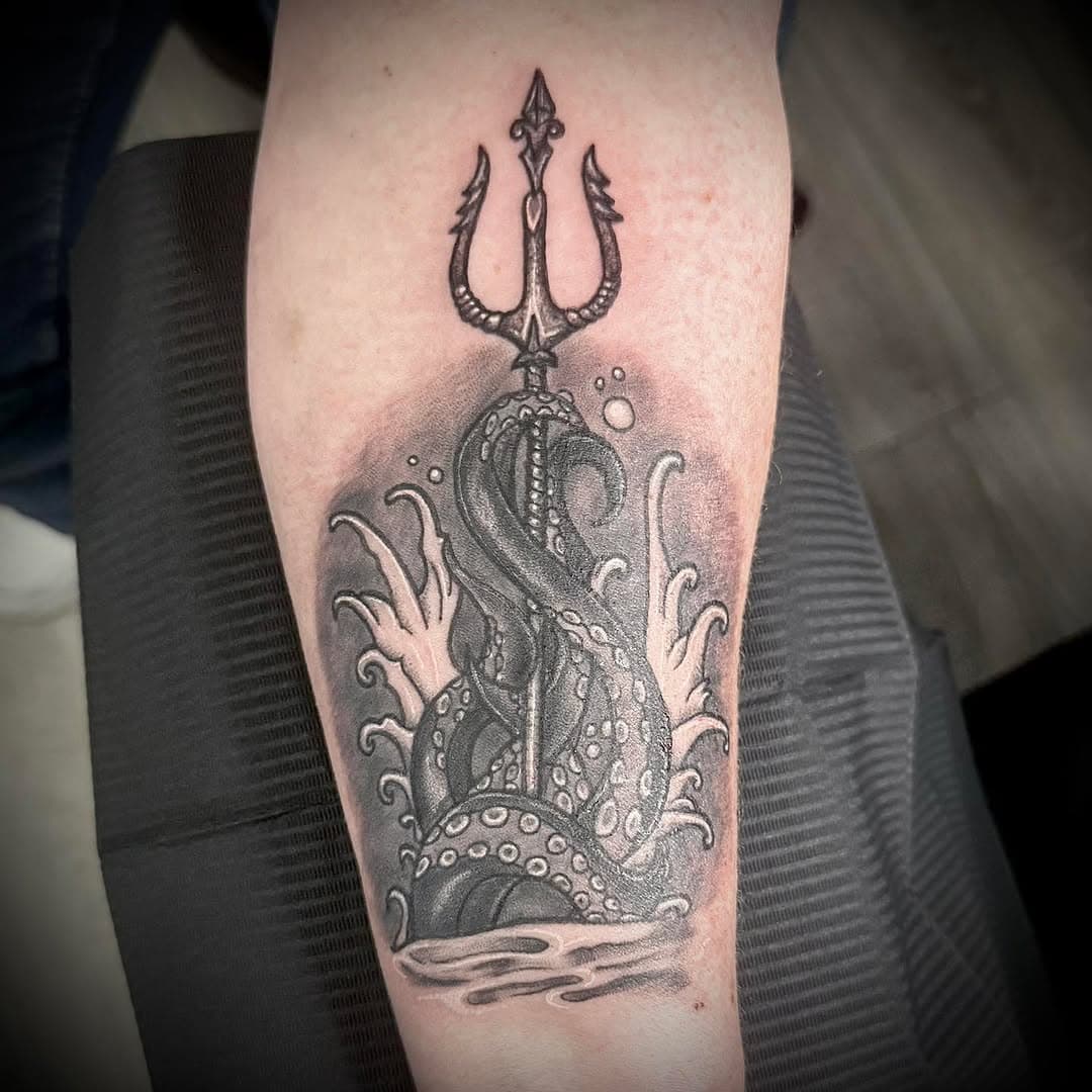 Poseidon aus der letzten Woche! Es war ein inneres Blumenpflücken! 🌊🦊🐰💚

Artist: Susanne 
Modell: Gizi
.
.
.

. ⠀
. ⠀
#tattoo #oceantattoo #meertattoo #octopustattoo  #underwater #underwatertattoo #poseidon  #poseidontattoo  #oktopustattoo #ozeantattoo  #kelheim #abensberg #langquaid #münchen #acanthus #neustadtanderdonau #landshut #regensburg  #vegantattoo #ingolstadt #essing #riedenburg #siegenburg #schierling #eggmühl #pfakofen #alteglofsheim #essenbach #ergoldsbach #mallersdorf