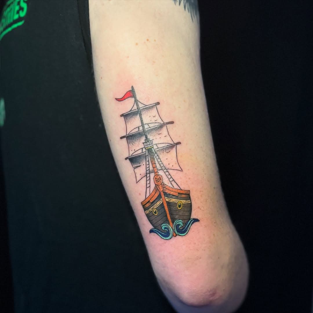 Traditional Ship by @sgtattoo 

#tattoo #tattoos #tattooshop #tattooartist #femaletattooartist #artist #traditional #traditionaltattoo #shiptattoo #armtattoo