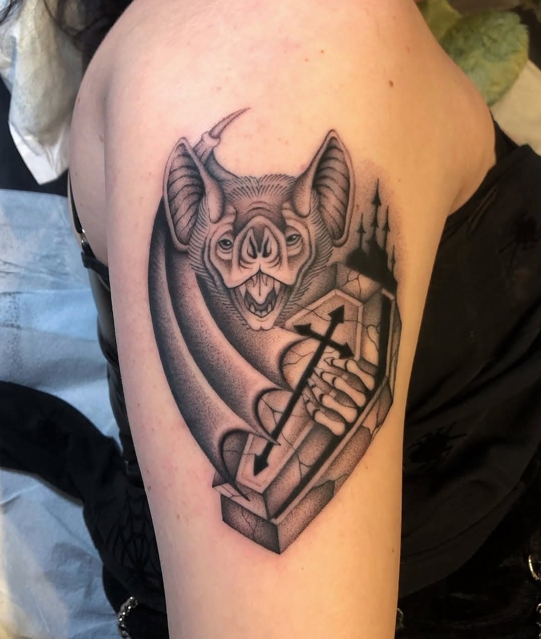 @mickeyycarlisle @mickeyycarlisle @mickeyycarlisle 
.
.
.
#portlandoregon #portlandtattoo #pdxtattoo #pdxtattooartist #battattoo #coffintattoo