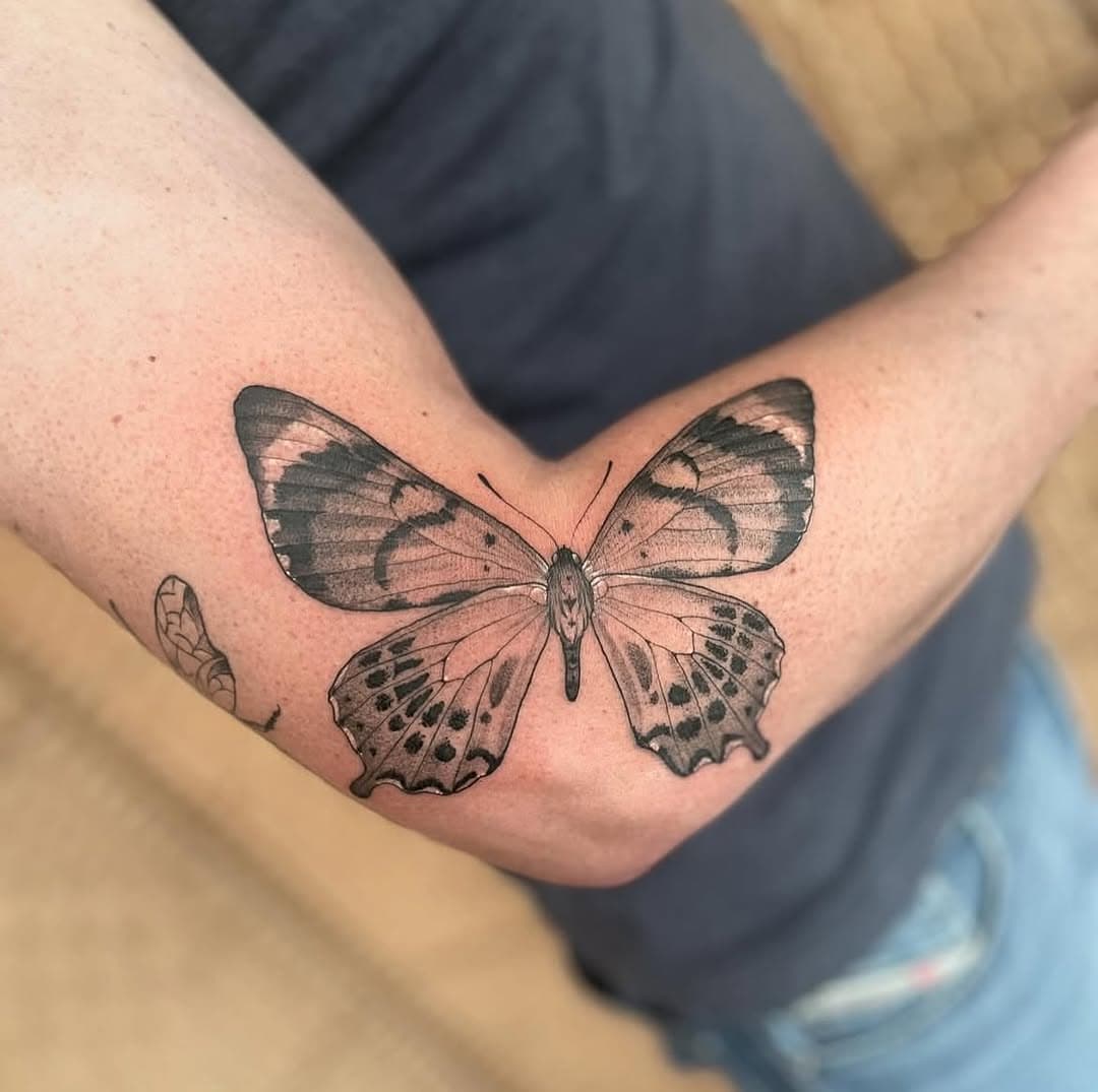 Moving Butterfly by @sammylou_tattoo 🦋 
Email sammylou.tattoo@gmail.com for bookings