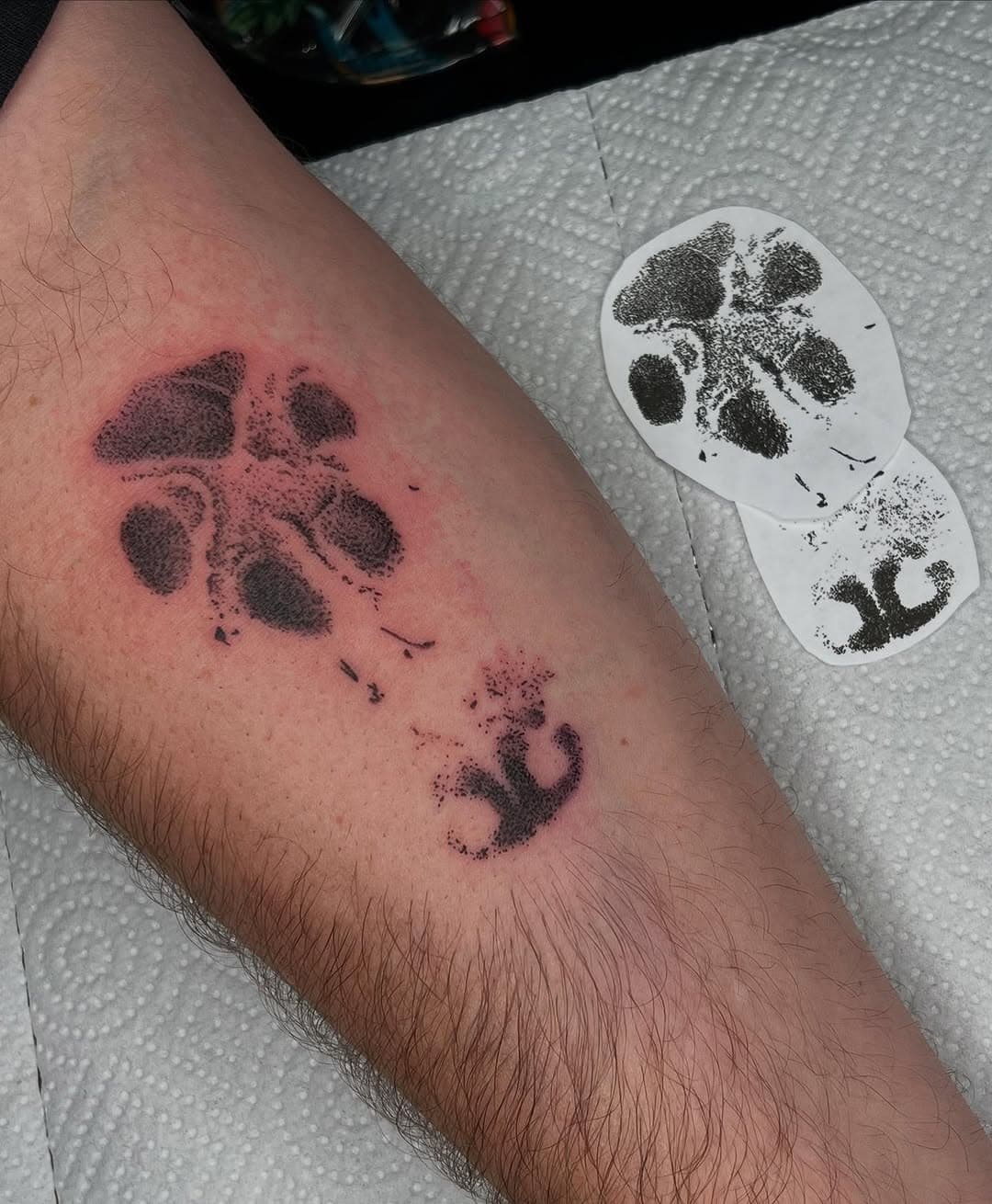 Lil puppy snoot boop <3

#blackwork #blackworktattoo #tattoo #cutetattoo #floral #blackandgrey #blackandgreytattoo #supportlocal #femaleartist #inked #tattooedgirls #bodyart #houstontattoo #tattoos #tattoosnob #tx #daintytattoo
