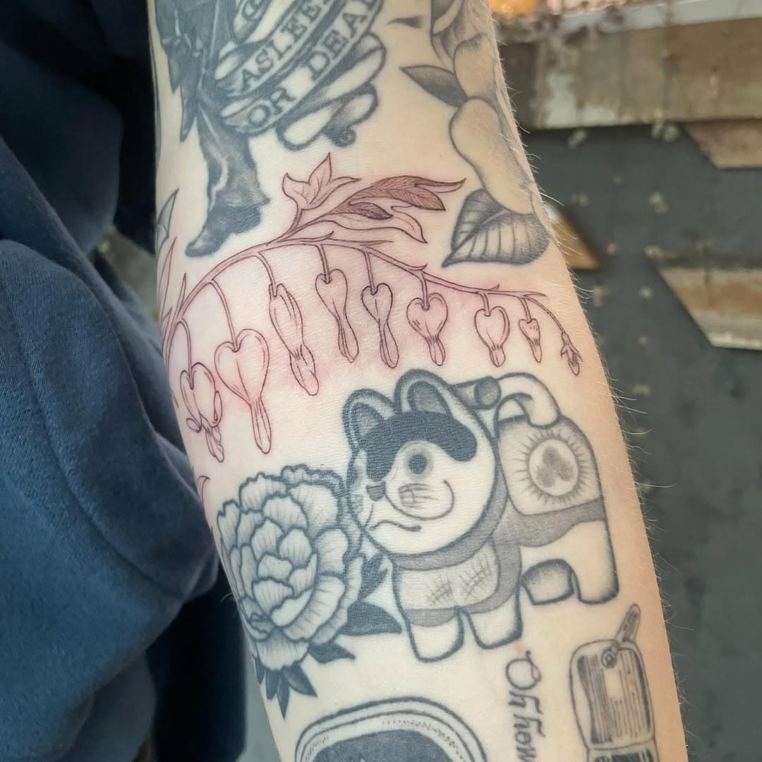 What the tattoo looks like vs what the stencil looks like. Thanks @cordiforms my beloved for letting me blast your ditch ❤️ (they are an amazing tattooer, you should book with them btw btw btw)
.
.
.
 #magneticarts #magneticartstattoo #berkeleyartist #berkeleyart #berkeleytattoo #berkeleytattooartist #bayareaartist #bayareaart #baytattooers #bayareatattoo #bayareatattoos #eastbaytattoo #tattoo #tattooartist #eastbayart #eastbayartist #qttr #queertattooartist #gapfiller #fineline #blackwork #botanicaltattoo