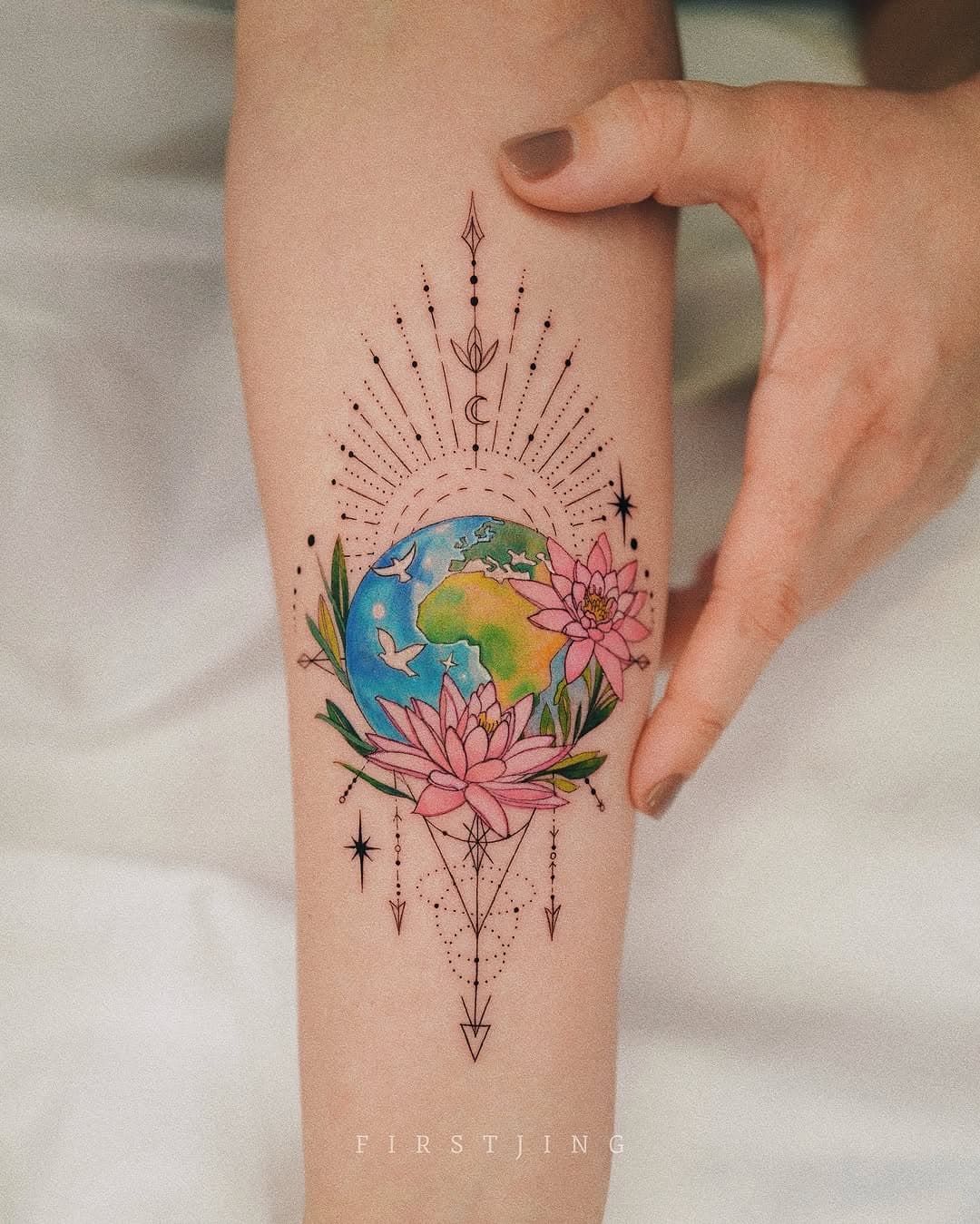 Earth with water lilies: peaceful, strong 🌍🪷

Thank you for letting me create this special piece.
LA bookings are opening ✨ @inkgarden