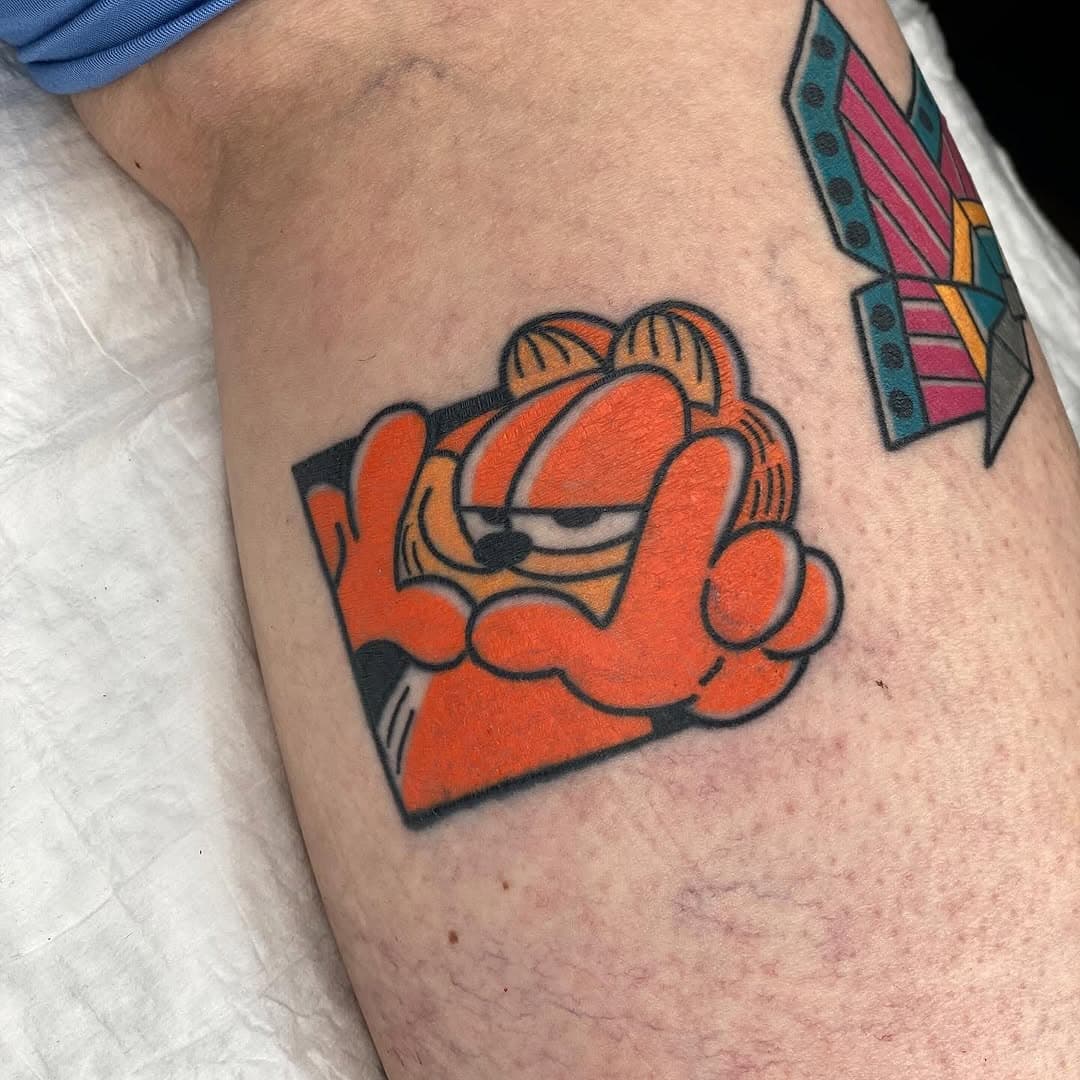 Healed on Kirsten 🙌 

Done @halunken_tattoo 

#tattoo #halunken #hlnkn #philsl500 #colortattoo #bielefeldtattoo #comictattoo #cartoontattoo #garfieldtattoo #garfieldthecat